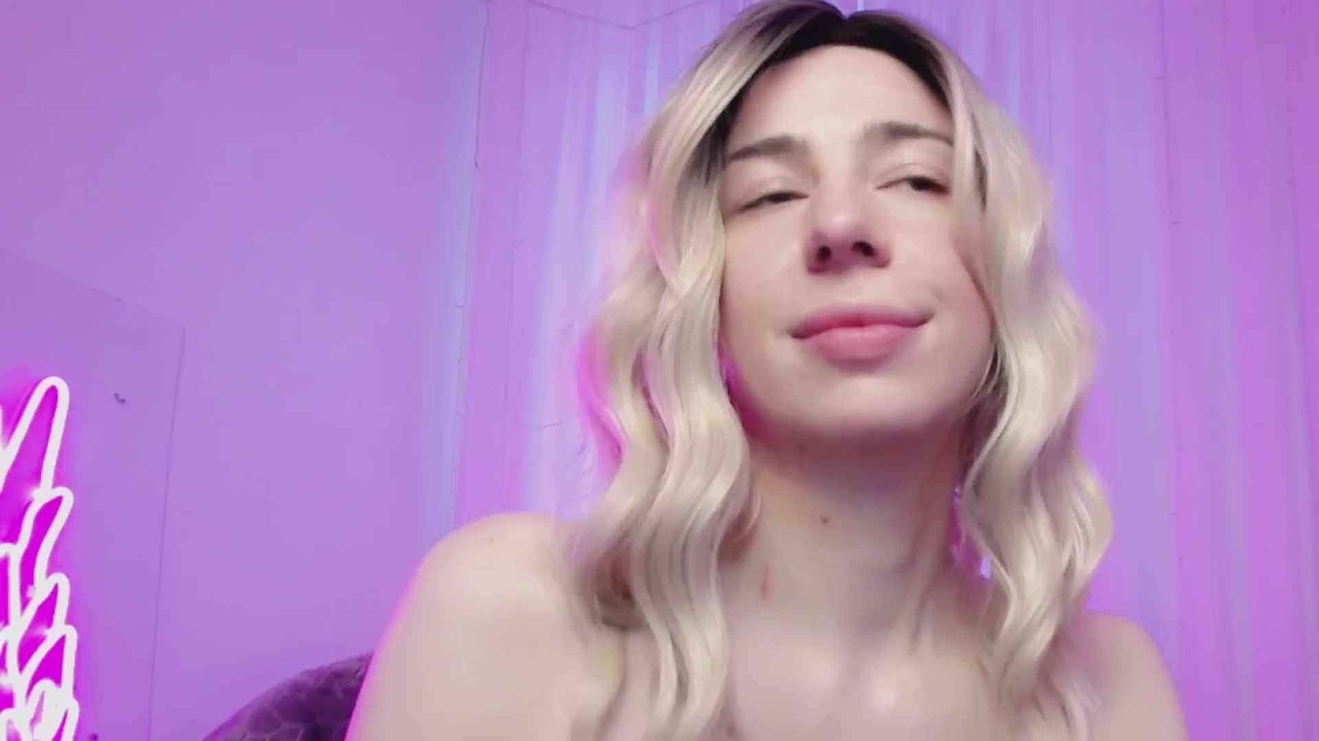 Gallery image thumbnail from AlinaBlank's myfreecams stream on, 12/24/2025, 10:53 image 19 of 20