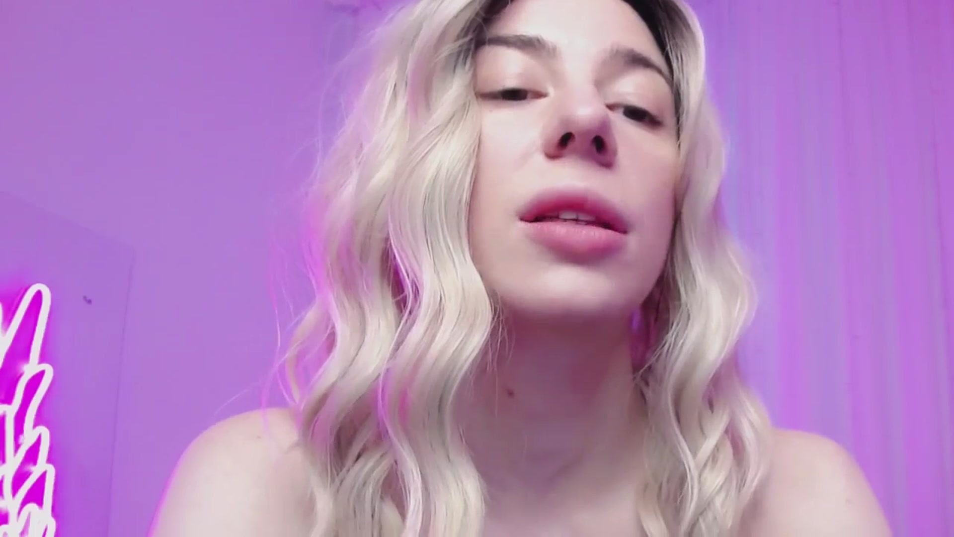 Gallery image thumbnail from AlinaBlank's myfreecams stream on, 12/24/2025, 10:53 image 9 of 20