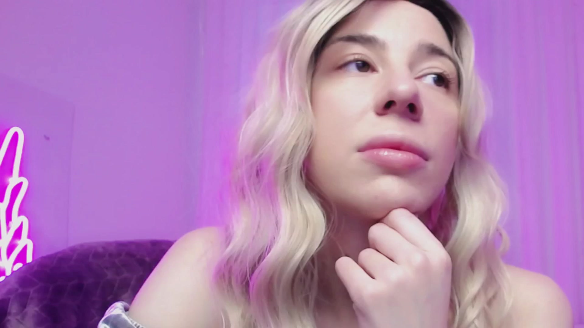 Gallery image thumbnail from AlinaBlank's myfreecams stream on, 12/24/2025, 10:53 image 1 of 20
