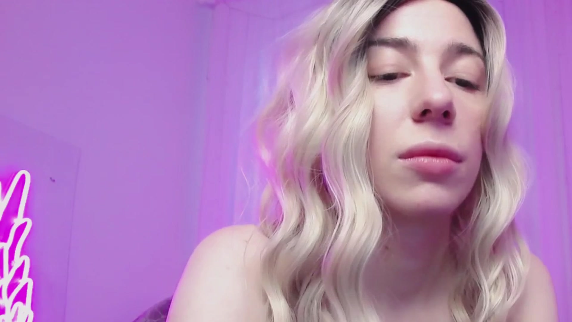 Gallery image thumbnail from AlinaBlank's myfreecams stream on, 12/24/2025, 10:53 image 10 of 20