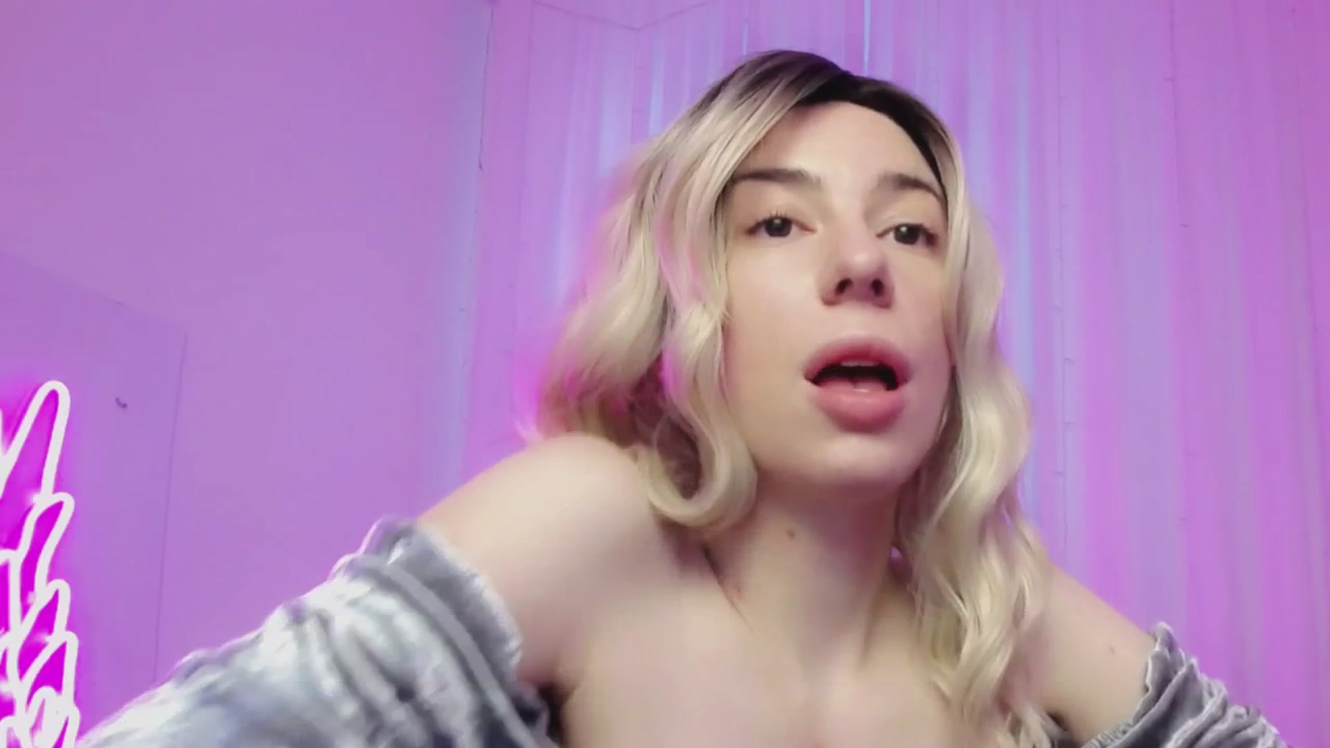 Gallery image thumbnail from AlinaBlank's myfreecams stream on, 12/24/2025, 10:53 image 18 of 20