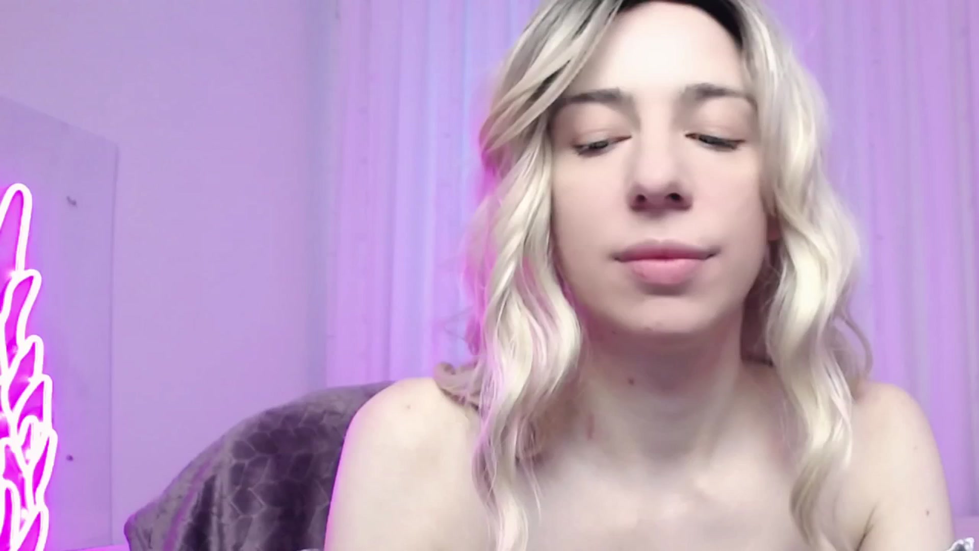 Gallery image thumbnail from AlinaBlank's myfreecams stream on, 12/24/2025, 12:06 image 18 of 20