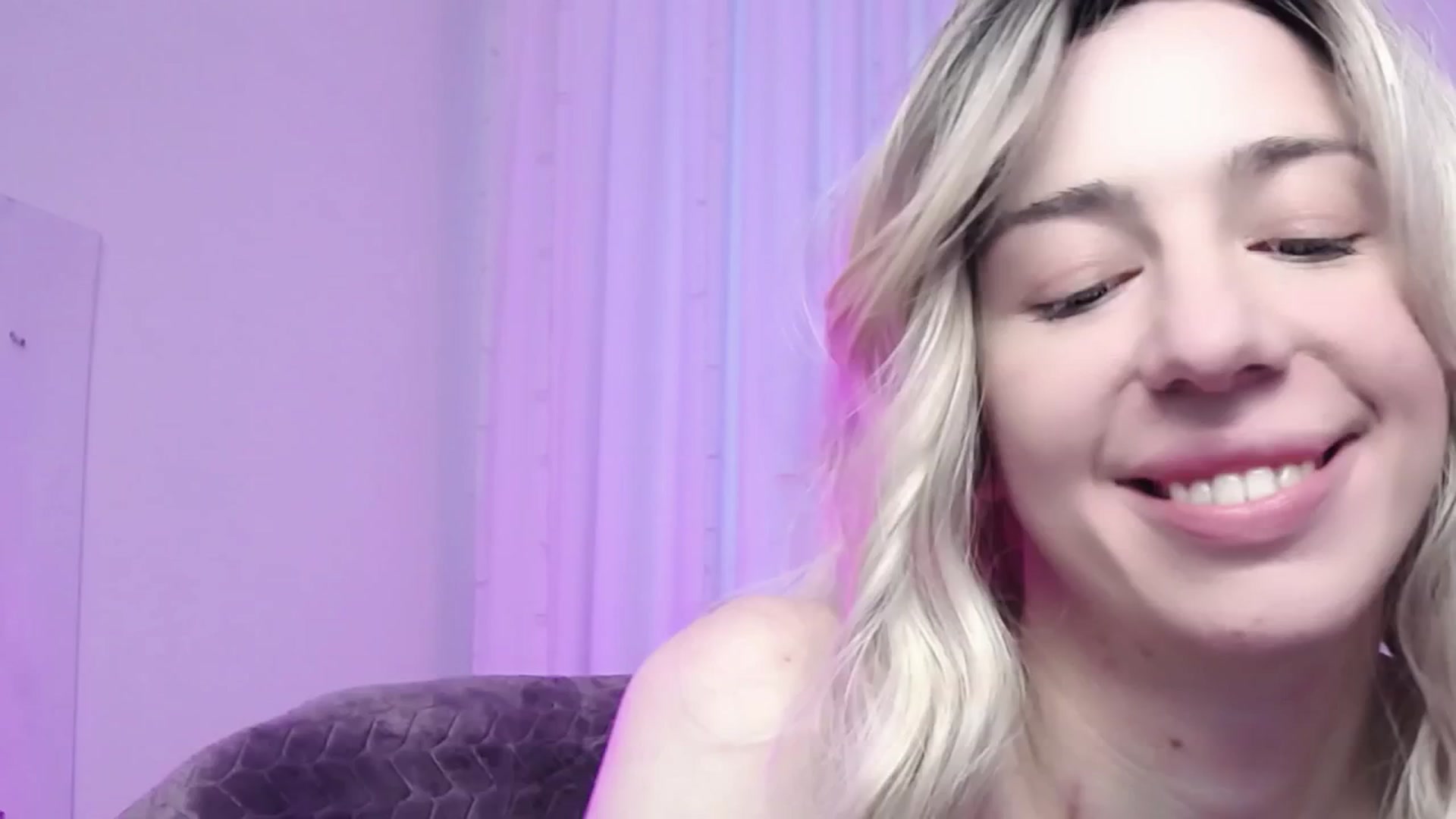 Gallery image thumbnail from AlinaBlank's myfreecams stream on, 12/24/2025, 12:06 image 16 of 20