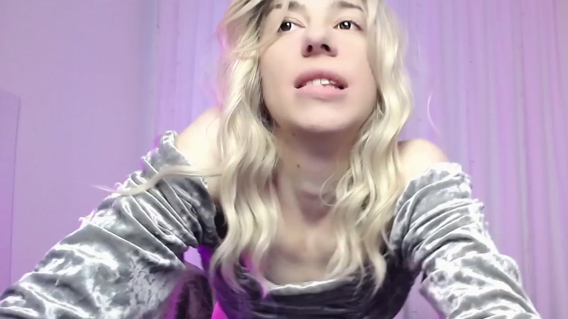 Gallery image thumbnail from AlinaBlank's myfreecams stream on, 12/24/2025, 12:06 image 13 of 20