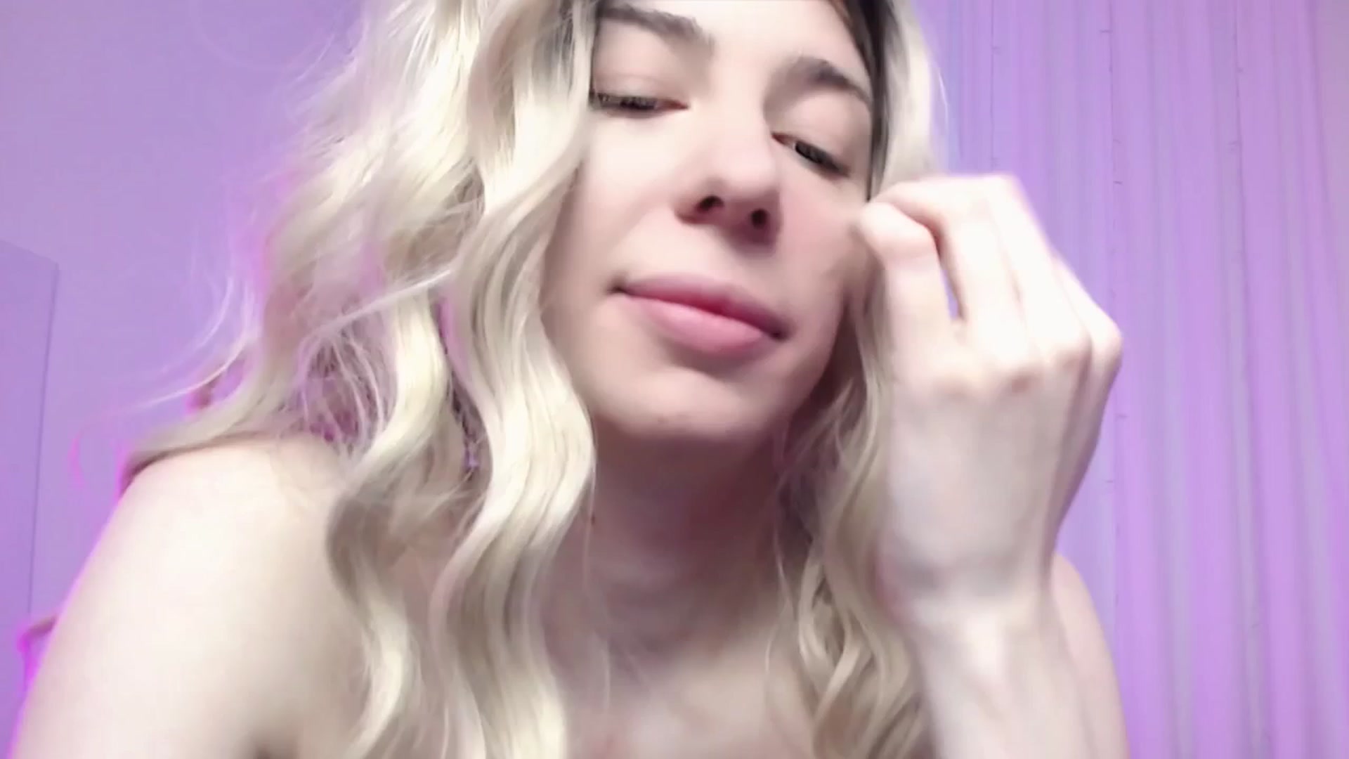 Gallery image thumbnail from AlinaBlank's myfreecams stream on, 12/24/2025, 12:06 image 4 of 20