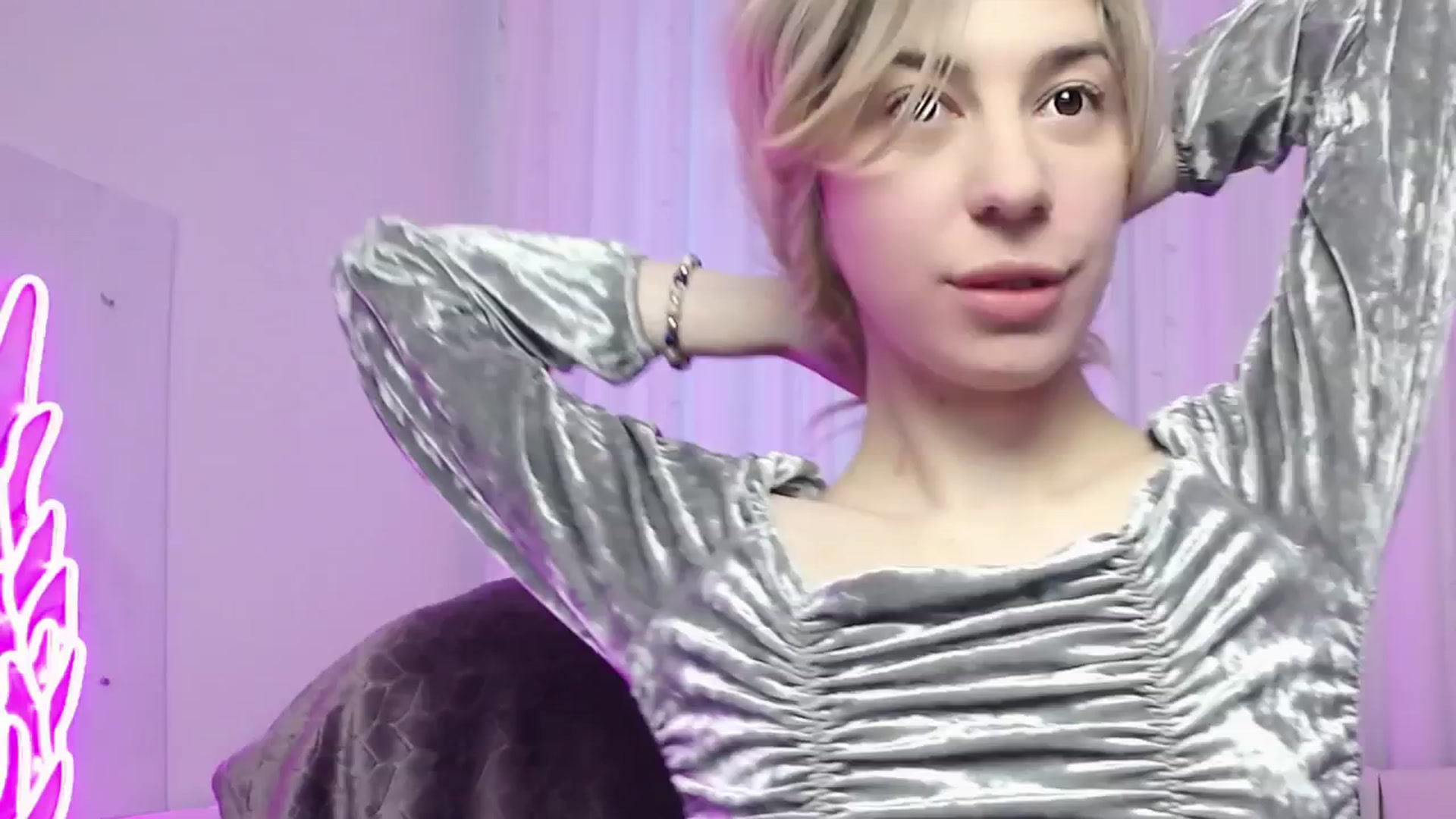 Gallery image thumbnail from AlinaBlank's myfreecams stream on, 12/24/2025, 12:06 image 19 of 20