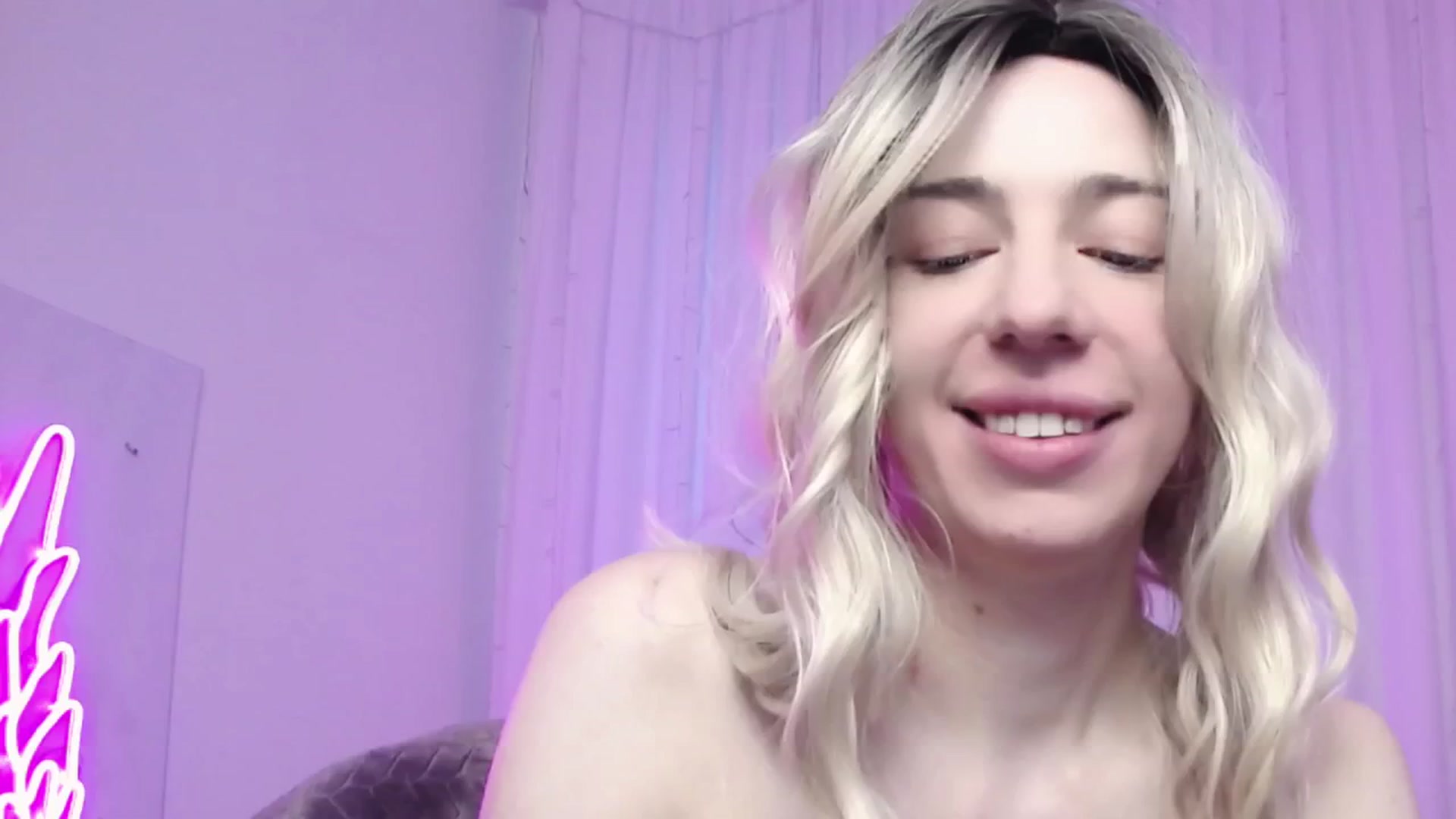 Gallery image thumbnail from AlinaBlank's myfreecams stream on, 12/24/2025, 12:29 image 1 of 20