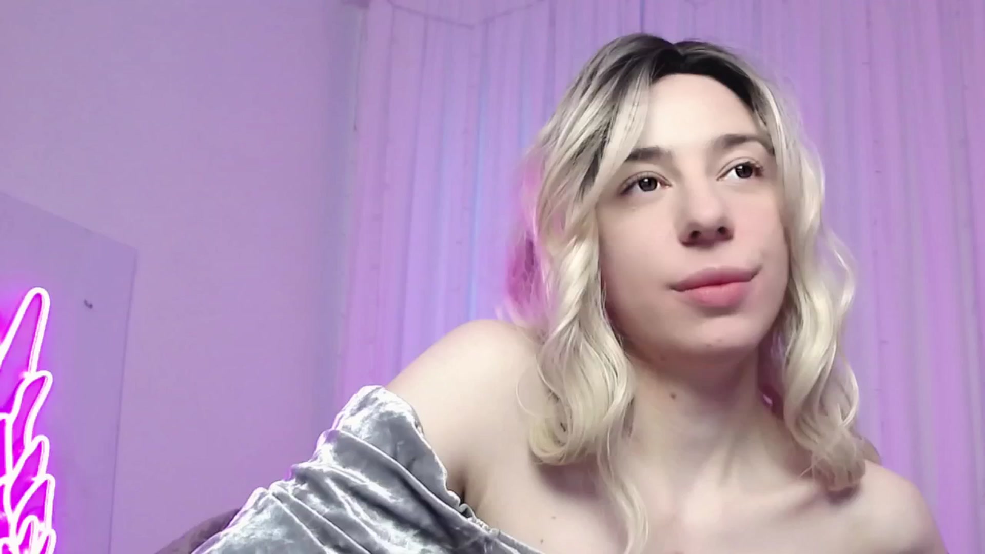 Gallery image thumbnail from AlinaBlank's myfreecams stream on, 12/24/2025, 12:29 image 7 of 20