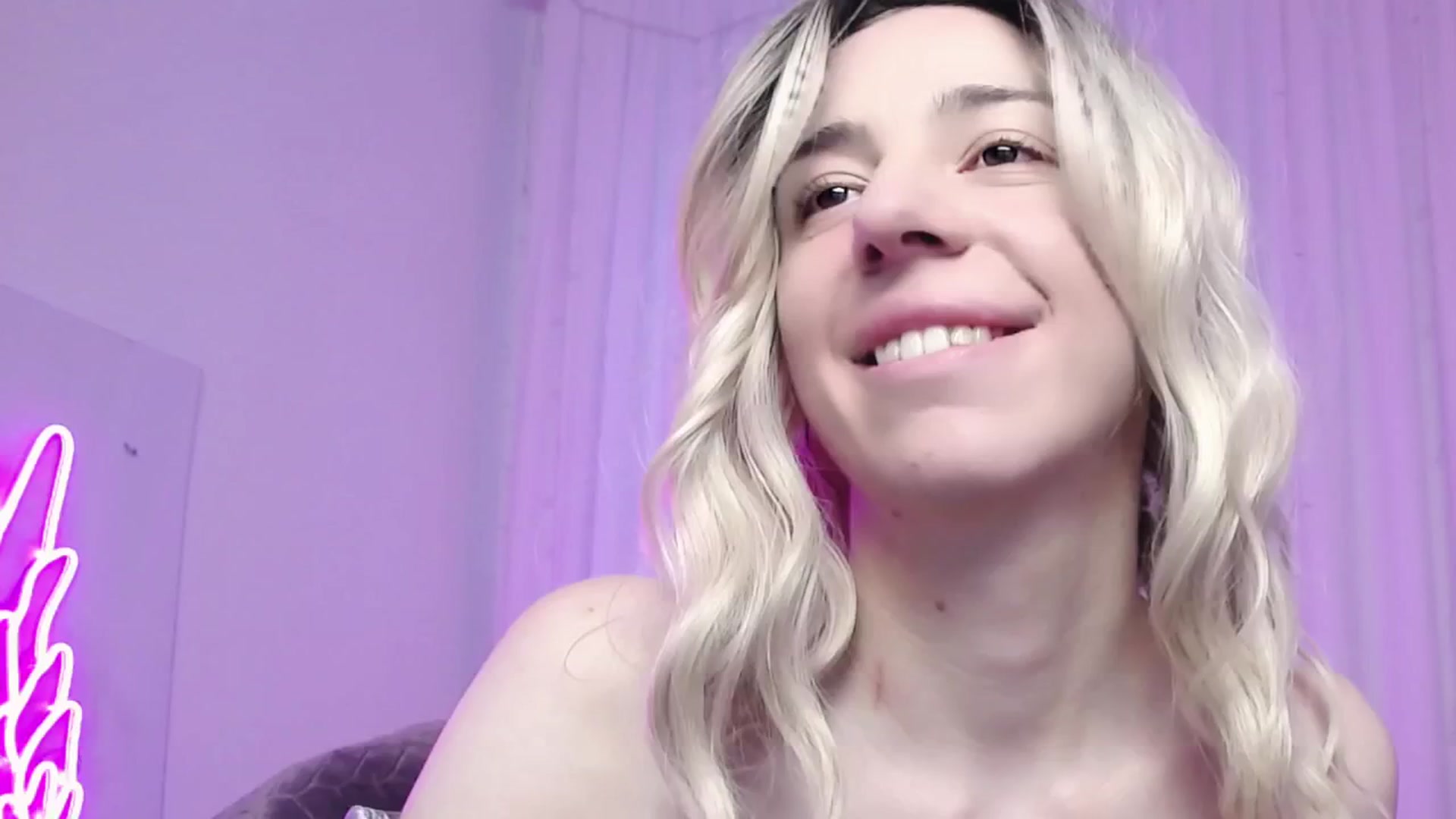Gallery image thumbnail from AlinaBlank's myfreecams stream on, 12/24/2025, 12:29 image 8 of 20