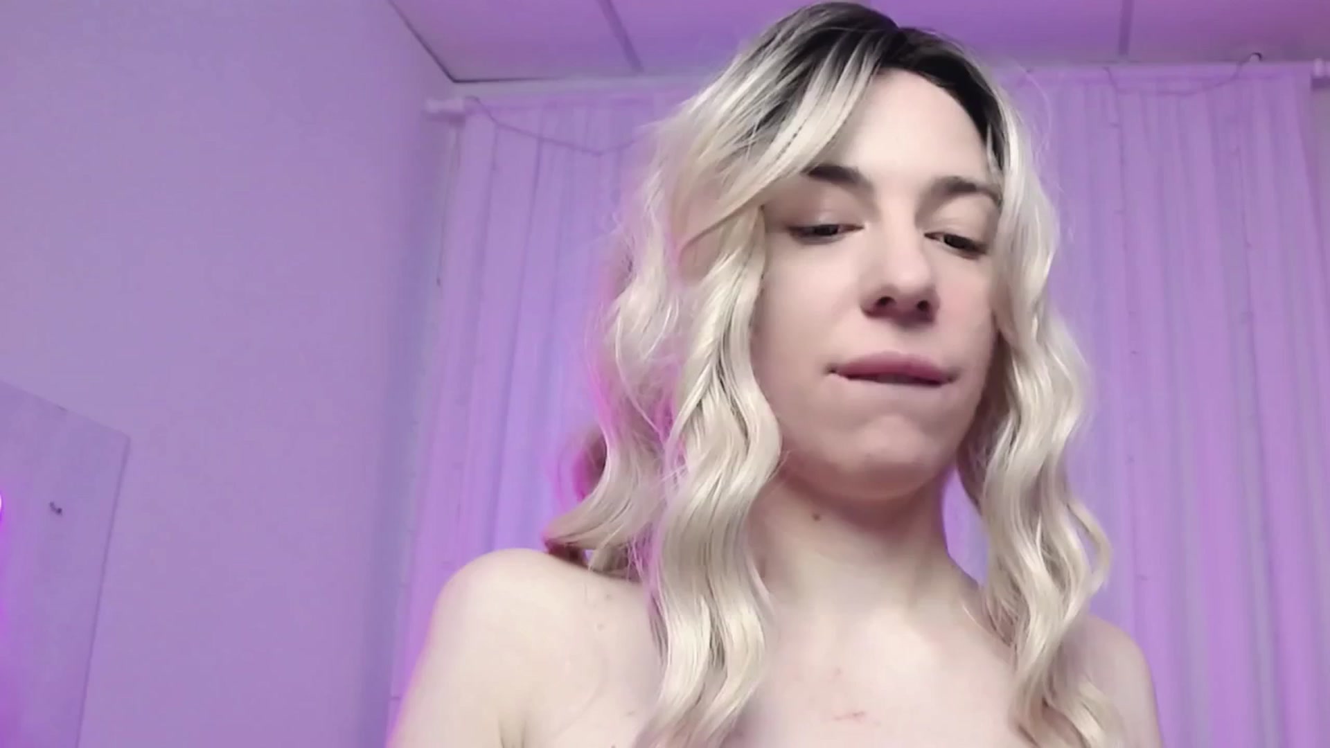 Gallery image thumbnail from AlinaBlank's myfreecams stream on, 12/24/2025, 14:18 image 1 of 20