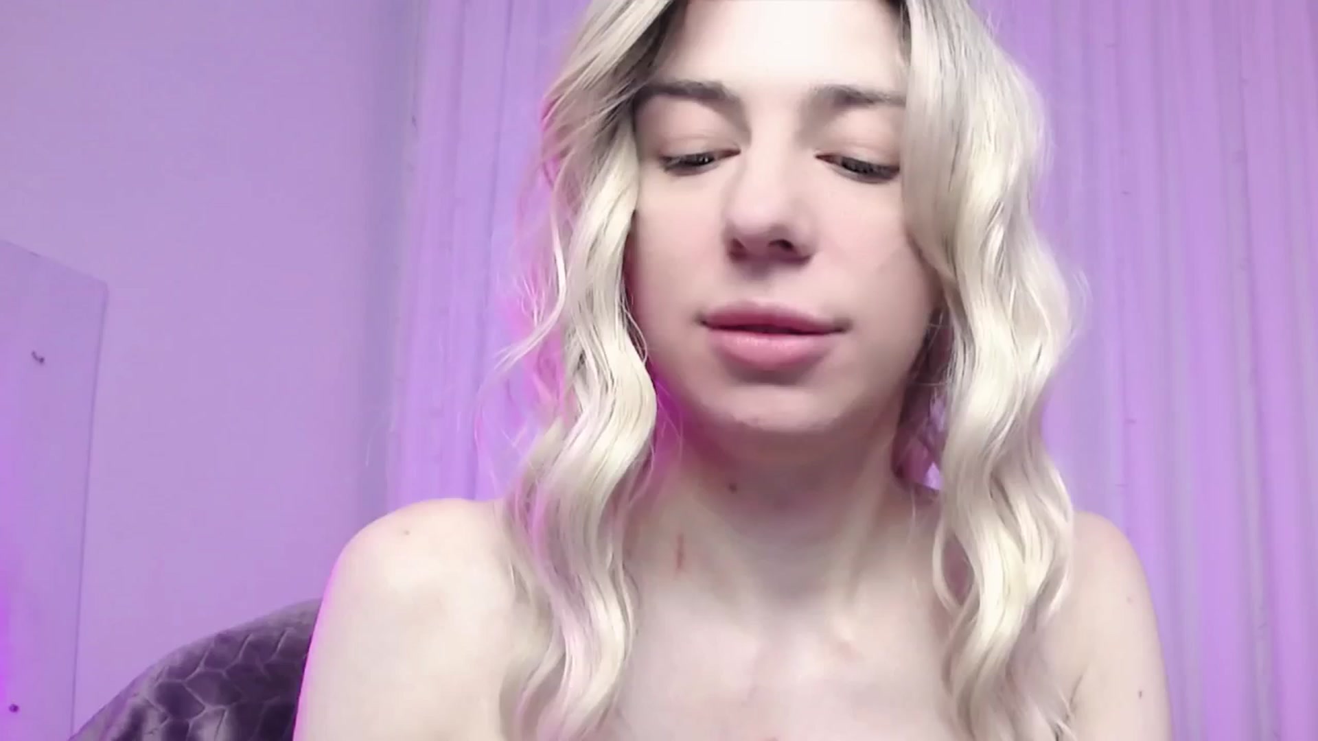 Gallery image thumbnail from AlinaBlank's myfreecams stream on, 12/24/2025, 14:18 image 10 of 20