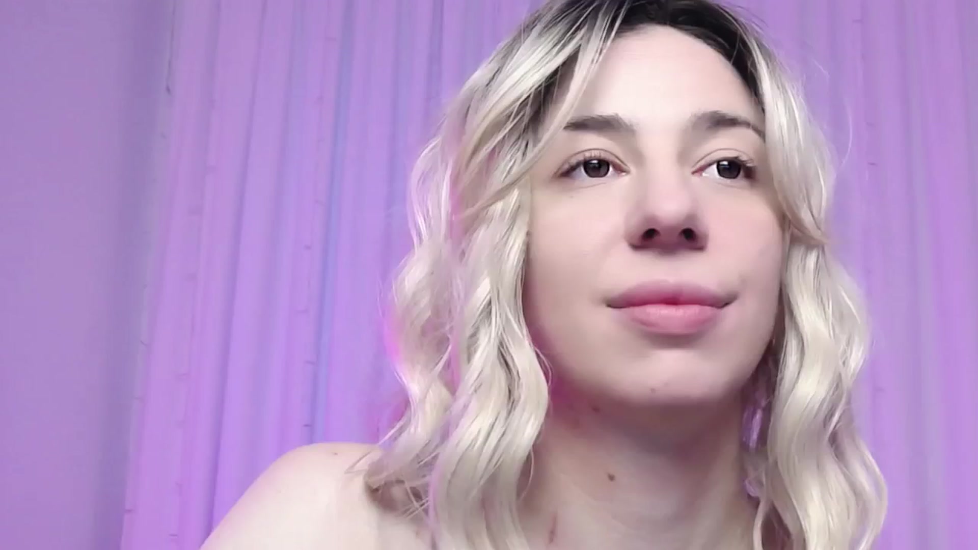 Gallery image thumbnail from AlinaBlank's myfreecams stream on, 12/24/2025, 14:18 image 7 of 20
