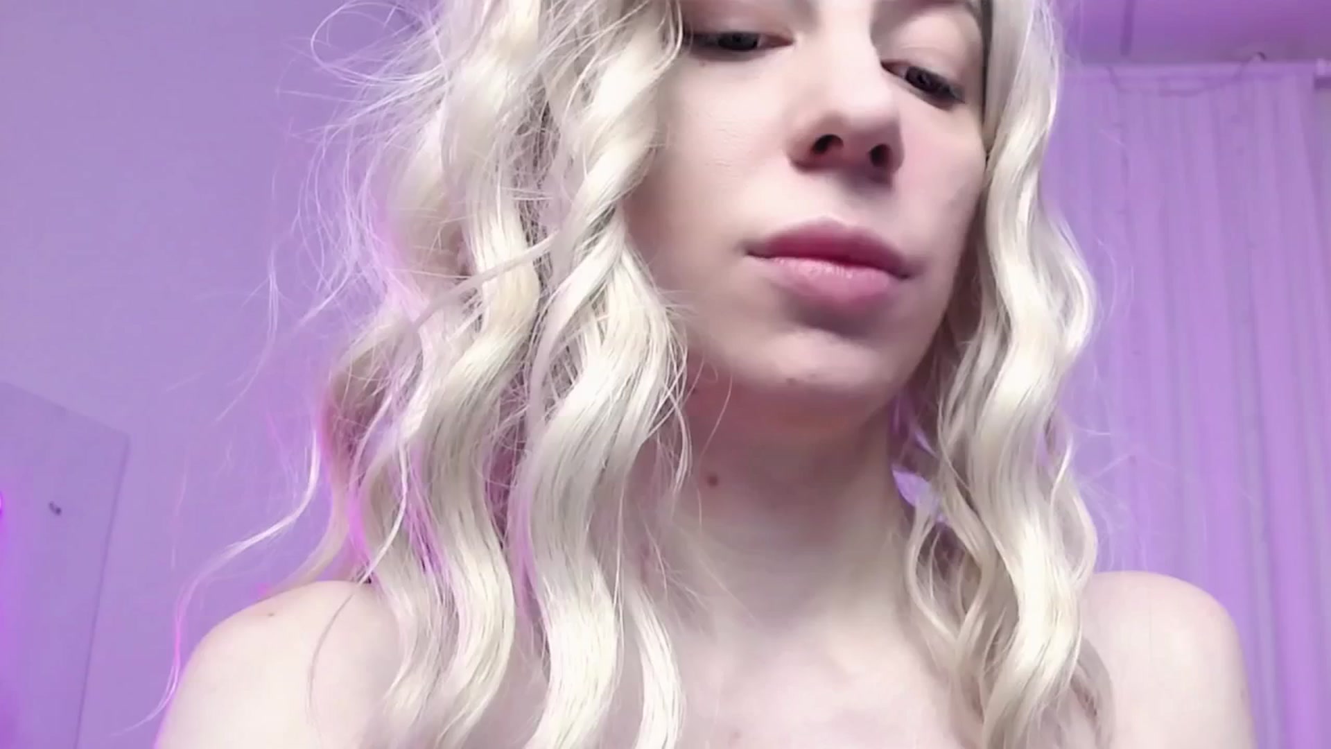 Gallery image thumbnail from AlinaBlank's myfreecams stream on, 12/24/2025, 14:18 image 4 of 20
