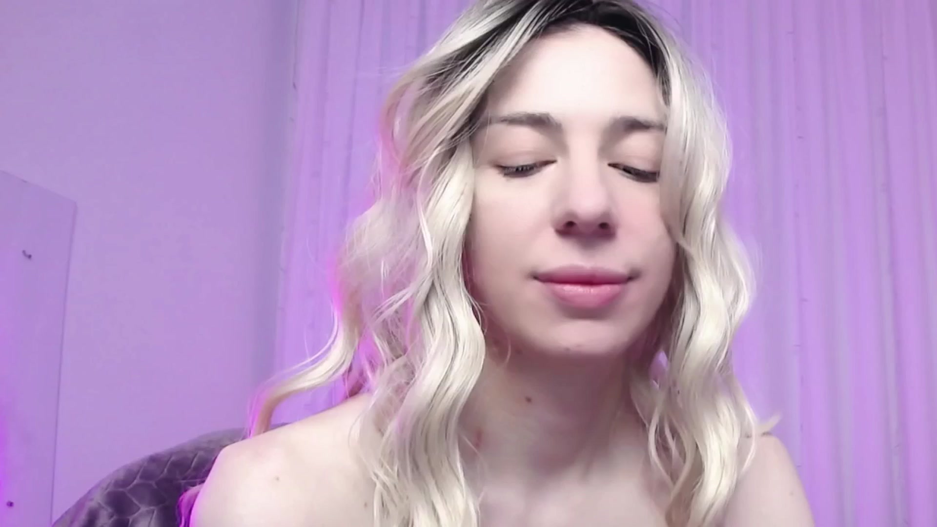 Gallery image thumbnail from AlinaBlank's myfreecams stream on, 12/24/2025, 14:18 image 12 of 20