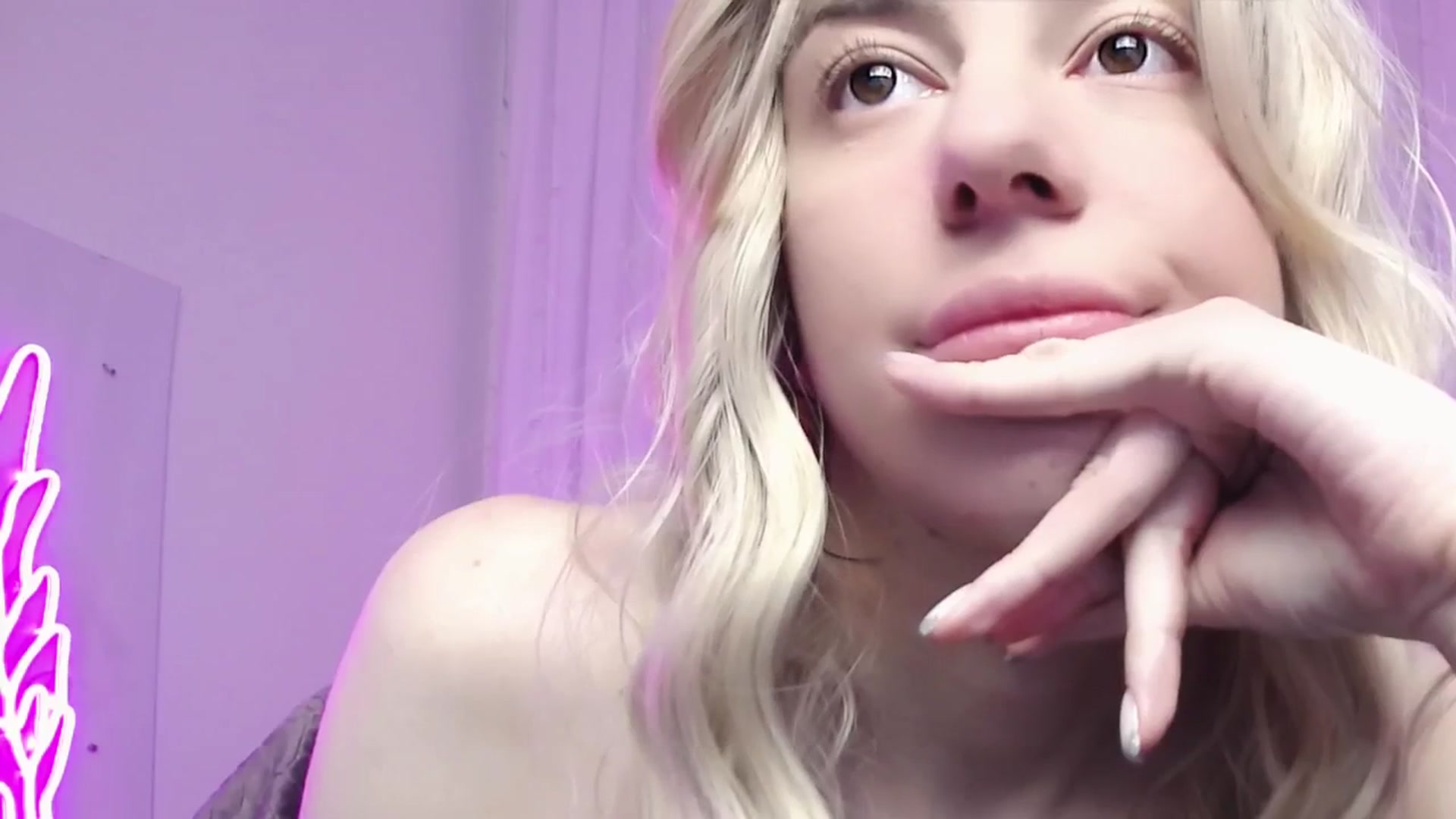 Gallery image thumbnail from AlinaBlank's myfreecams stream on, 12/24/2025, 15:56 image 5 of 20