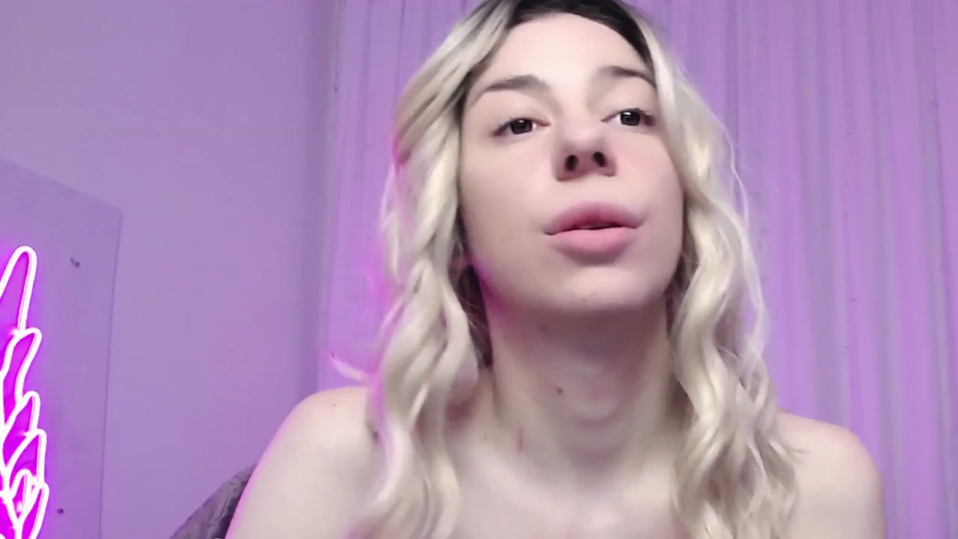 Gallery image thumbnail from AlinaBlank's myfreecams stream on, 12/24/2025, 15:56 image 6 of 20