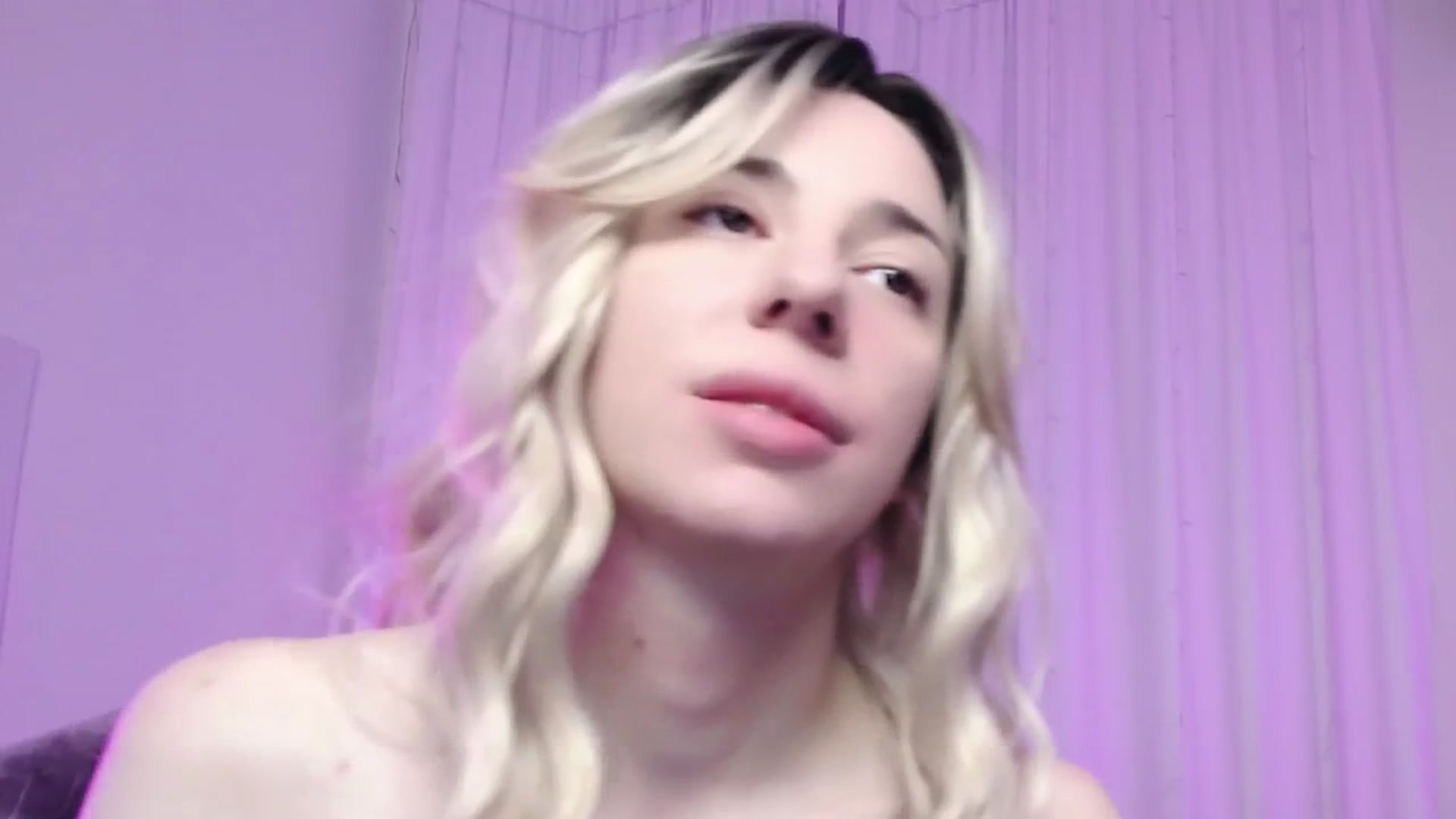 Gallery image thumbnail from AlinaBlank's myfreecams stream on, 12/24/2025, 15:56 image 17 of 20
