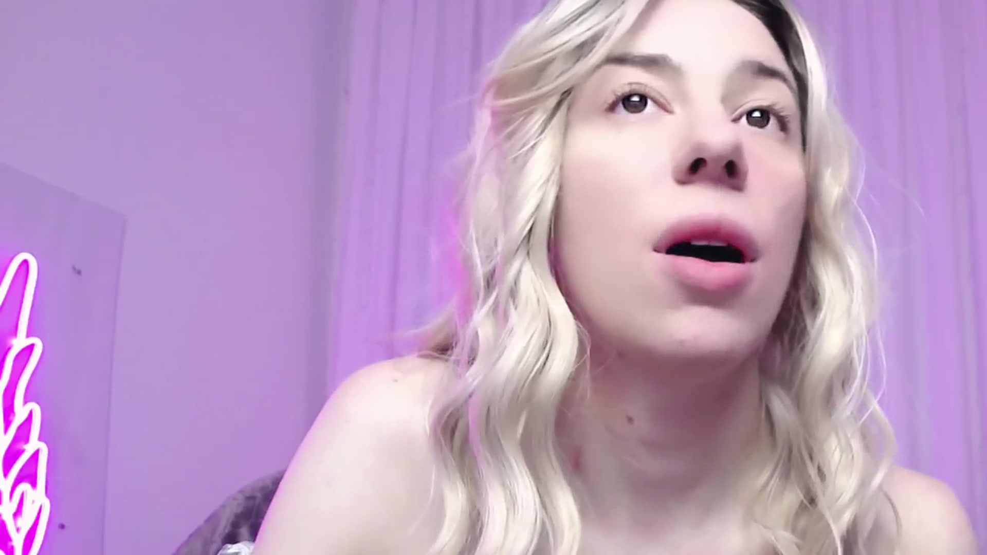 Gallery image thumbnail from AlinaBlank's myfreecams stream on, 12/24/2025, 15:56 image 7 of 20