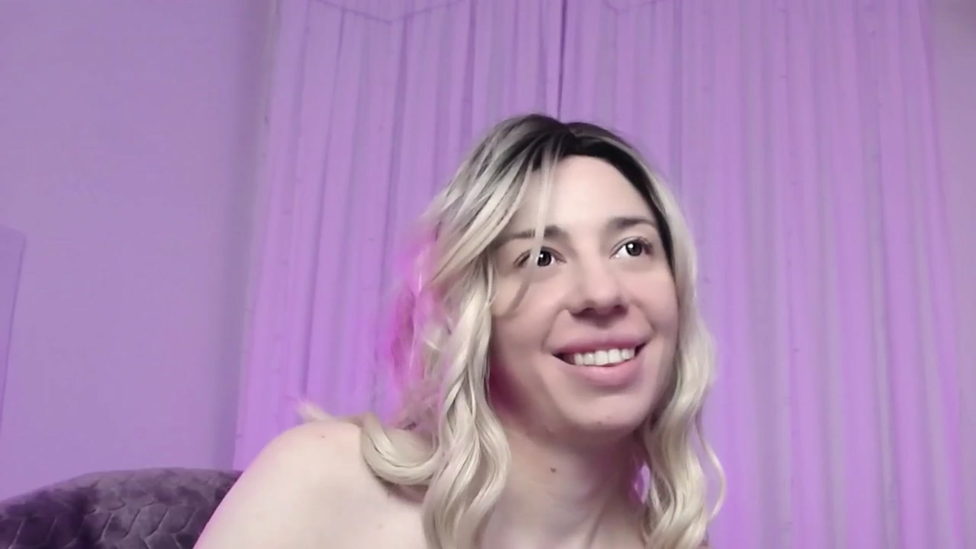 Gallery image thumbnail from AlinaBlank's myfreecams stream on, 12/24/2025, 15:56 image 15 of 20