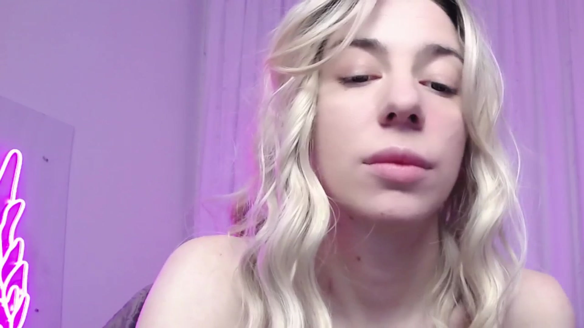 Gallery image thumbnail from AlinaBlank's myfreecams stream on, 12/24/2025, 15:56 image 8 of 20