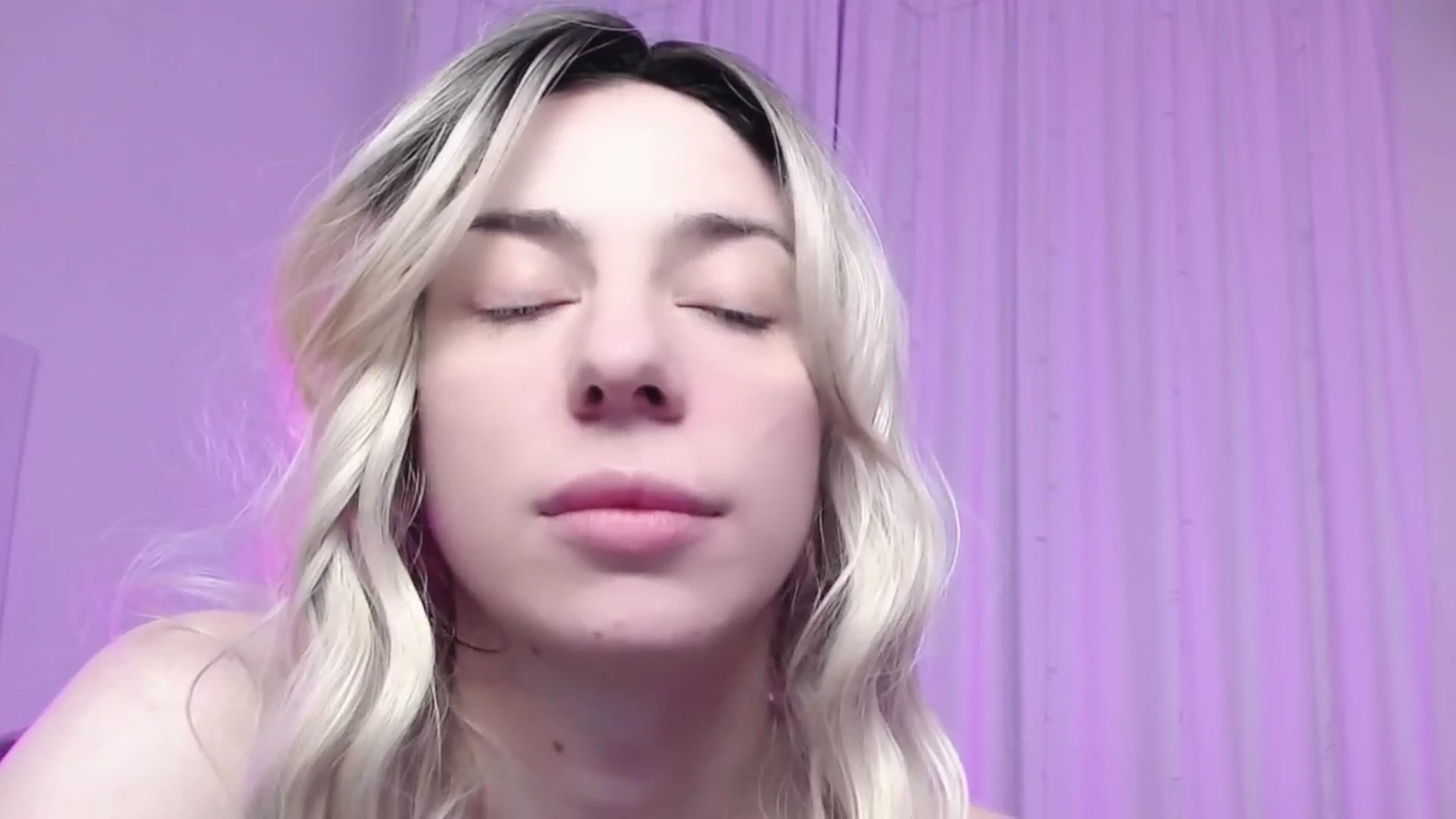 Gallery image thumbnail from AlinaBlank's myfreecams stream on, 12/24/2025, 15:56 image 19 of 20