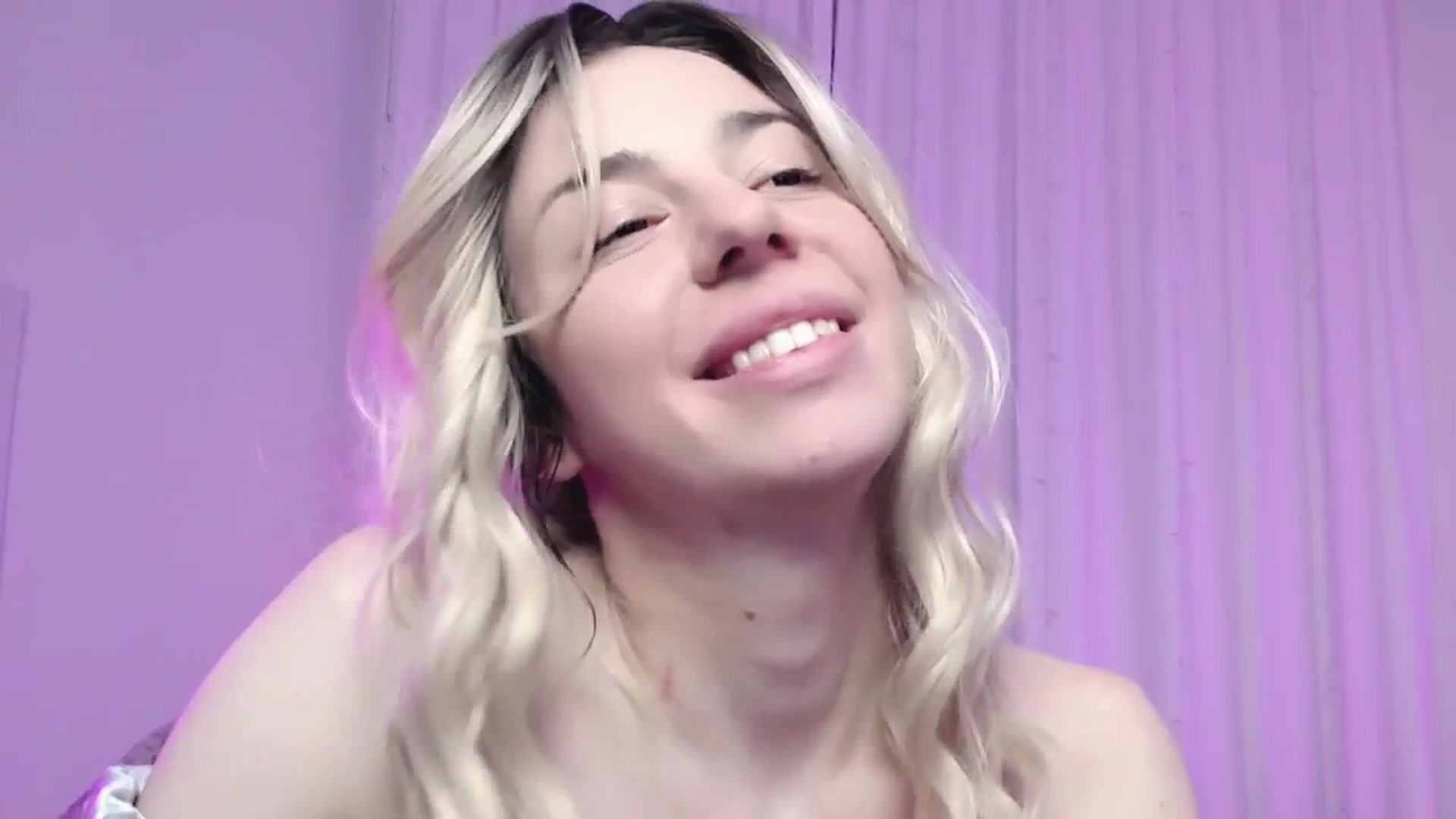 Gallery image thumbnail from AlinaBlank's myfreecams stream on, 12/24/2025, 15:56 image 11 of 20