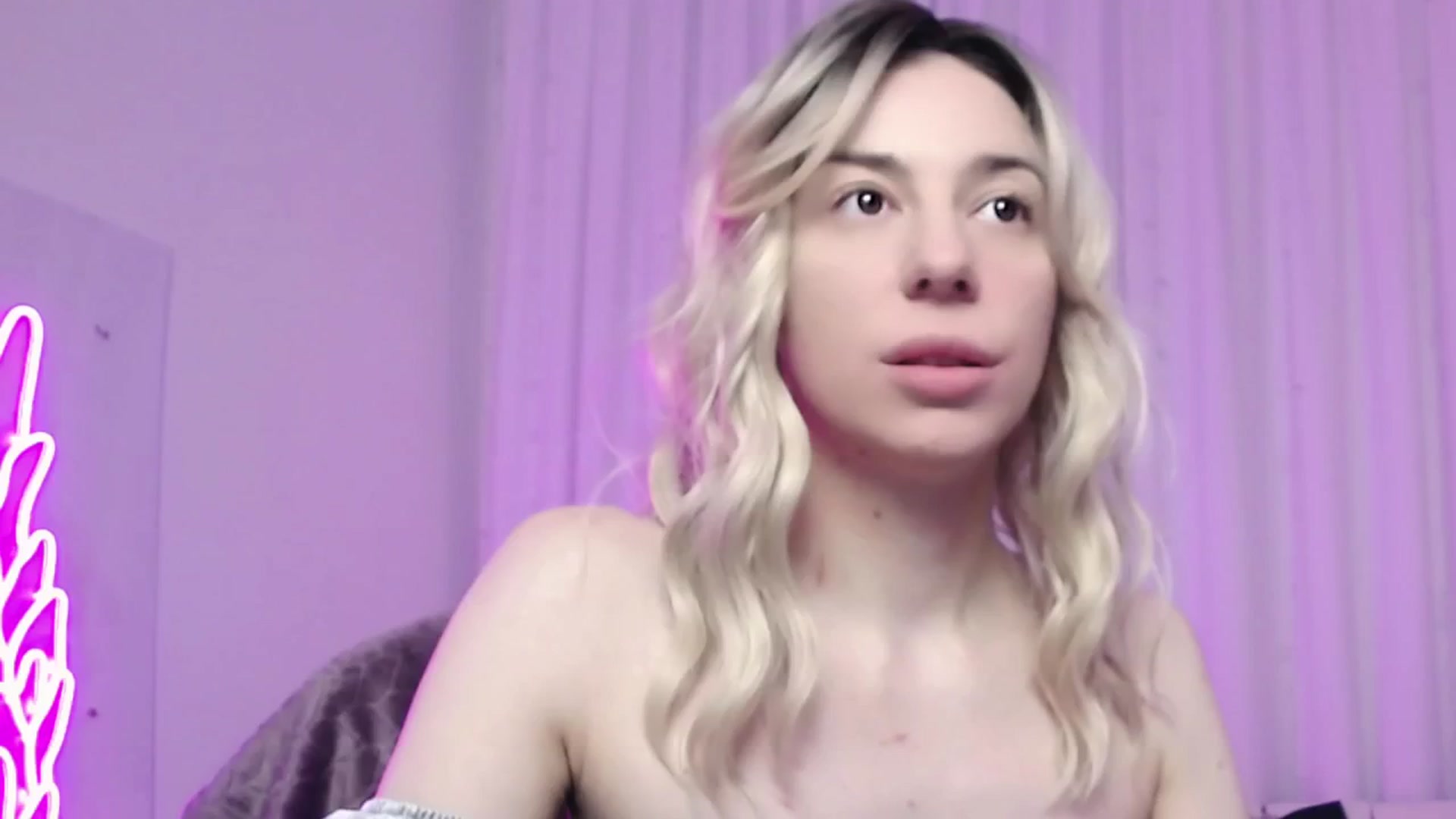 Gallery image thumbnail from AlinaBlank's myfreecams stream on, 12/24/2025, 15:56 image 1 of 20