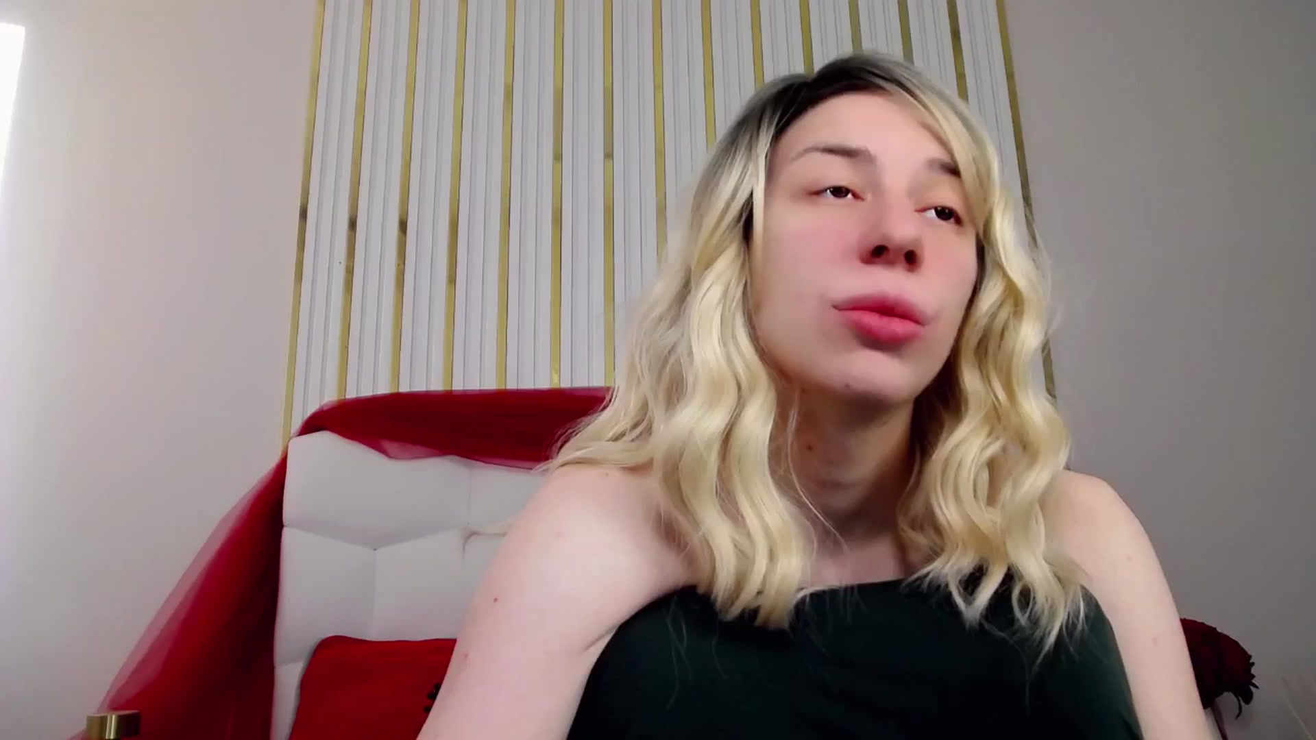 Gallery image thumbnail from AlinaBlank's myfreecams stream on, 01/05/2026, 13:04 image 14 of 20