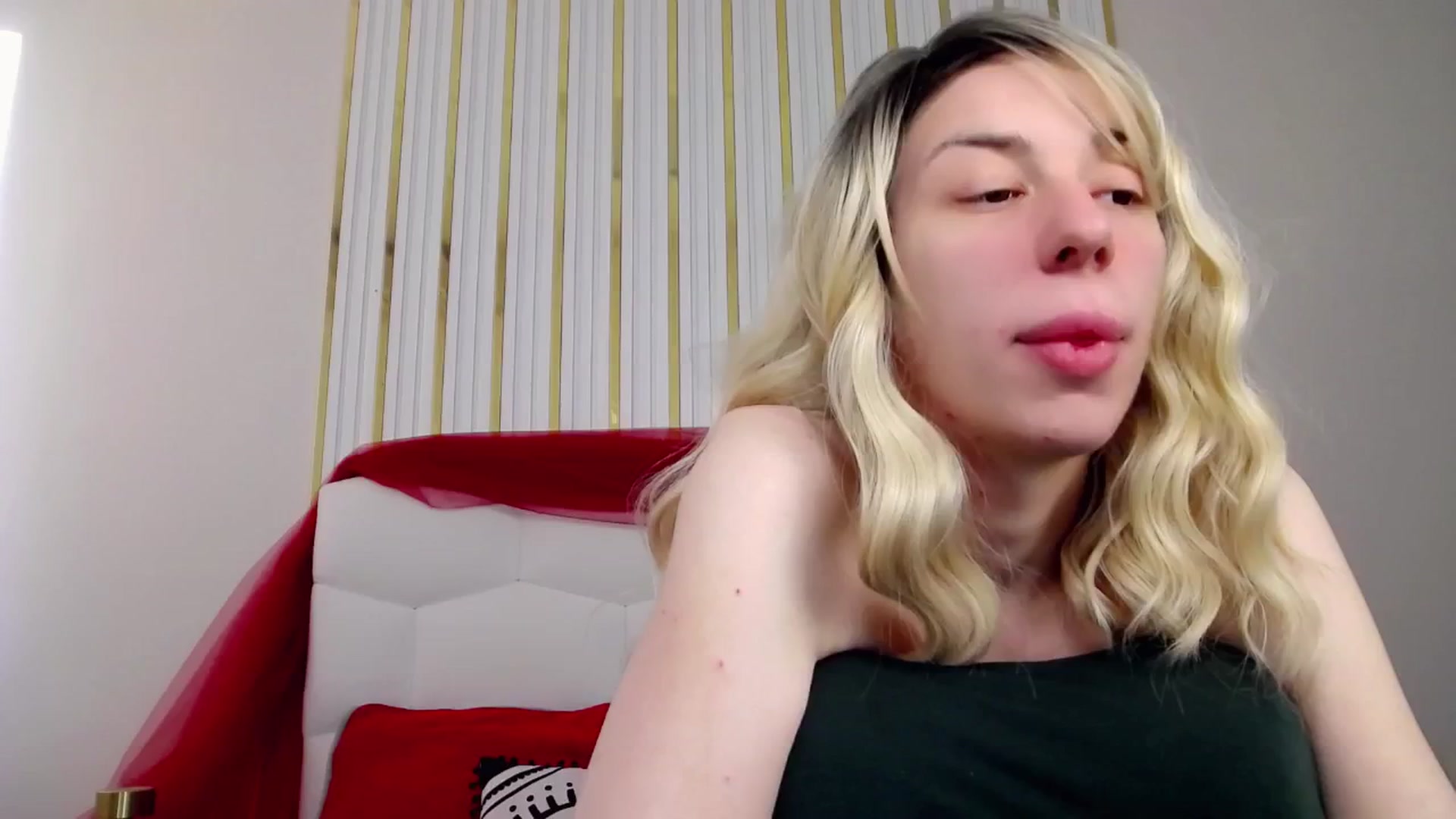 Gallery image thumbnail from AlinaBlank's myfreecams stream on, 01/05/2026, 13:04 image 6 of 20