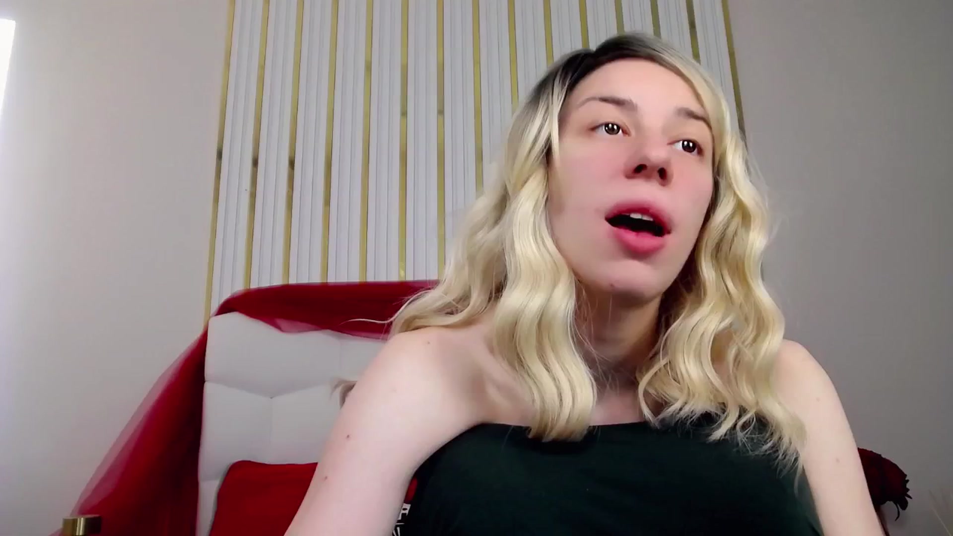 Gallery image thumbnail from AlinaBlank's myfreecams stream on, 01/05/2026, 13:04 image 9 of 20