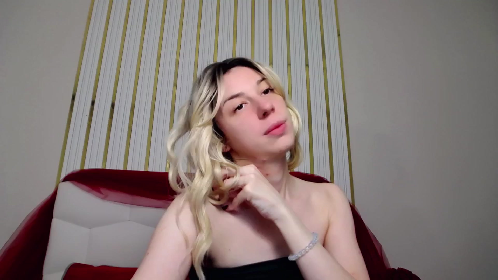 Gallery image thumbnail from AlinaBlank's myfreecams stream on, 01/26/2026, 13:16 image 15 of 20