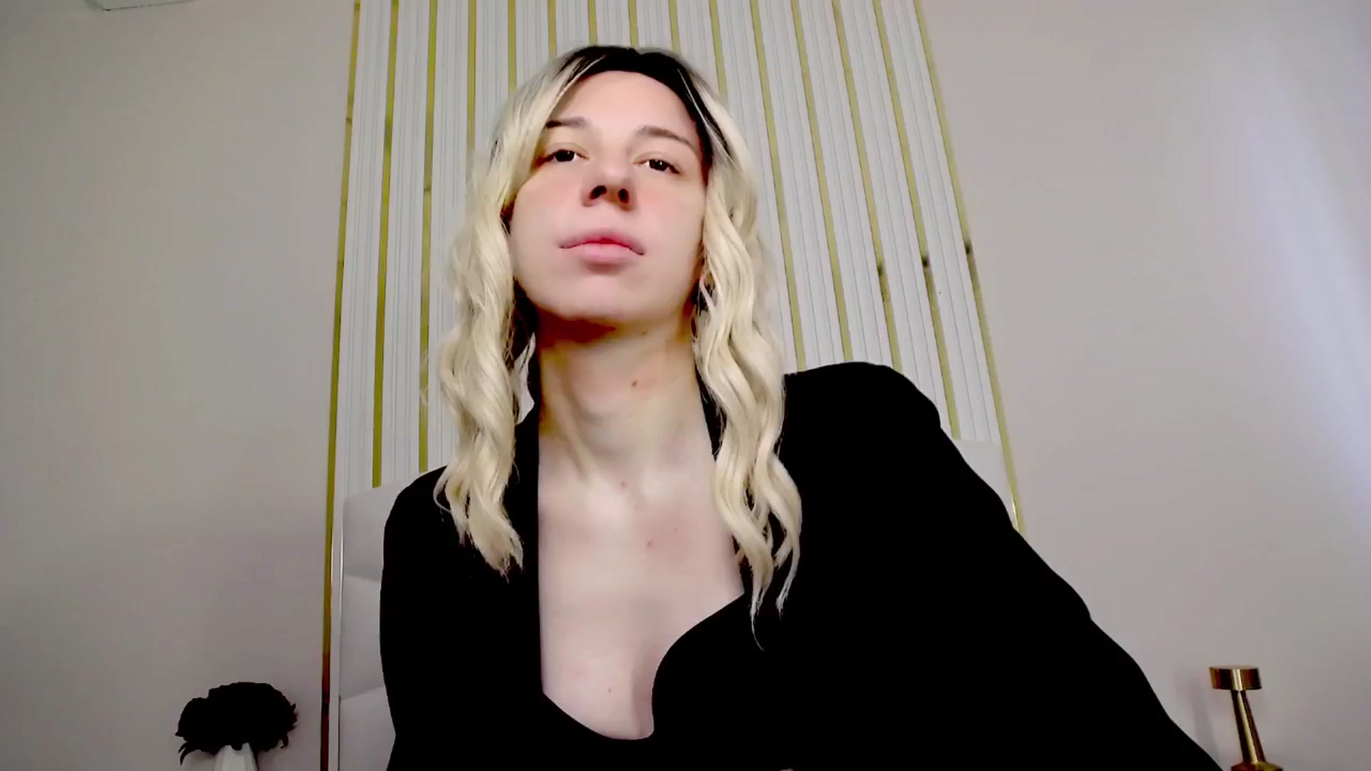 Gallery image thumbnail from AlinaBlank's myfreecams stream on, 02/20/2026, 11:27 image 1 of 20