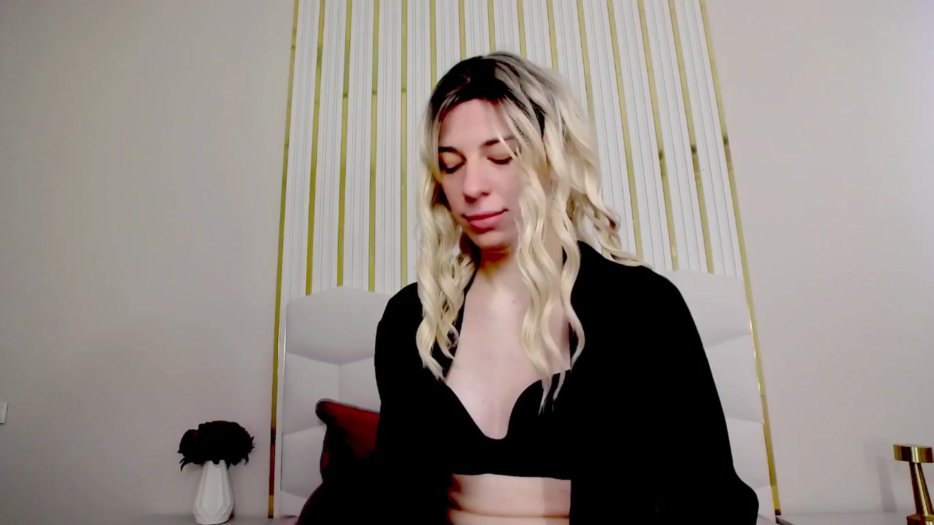 Gallery image thumbnail from AlinaBlank's myfreecams stream on, 02/20/2026, 11:27 image 18 of 20