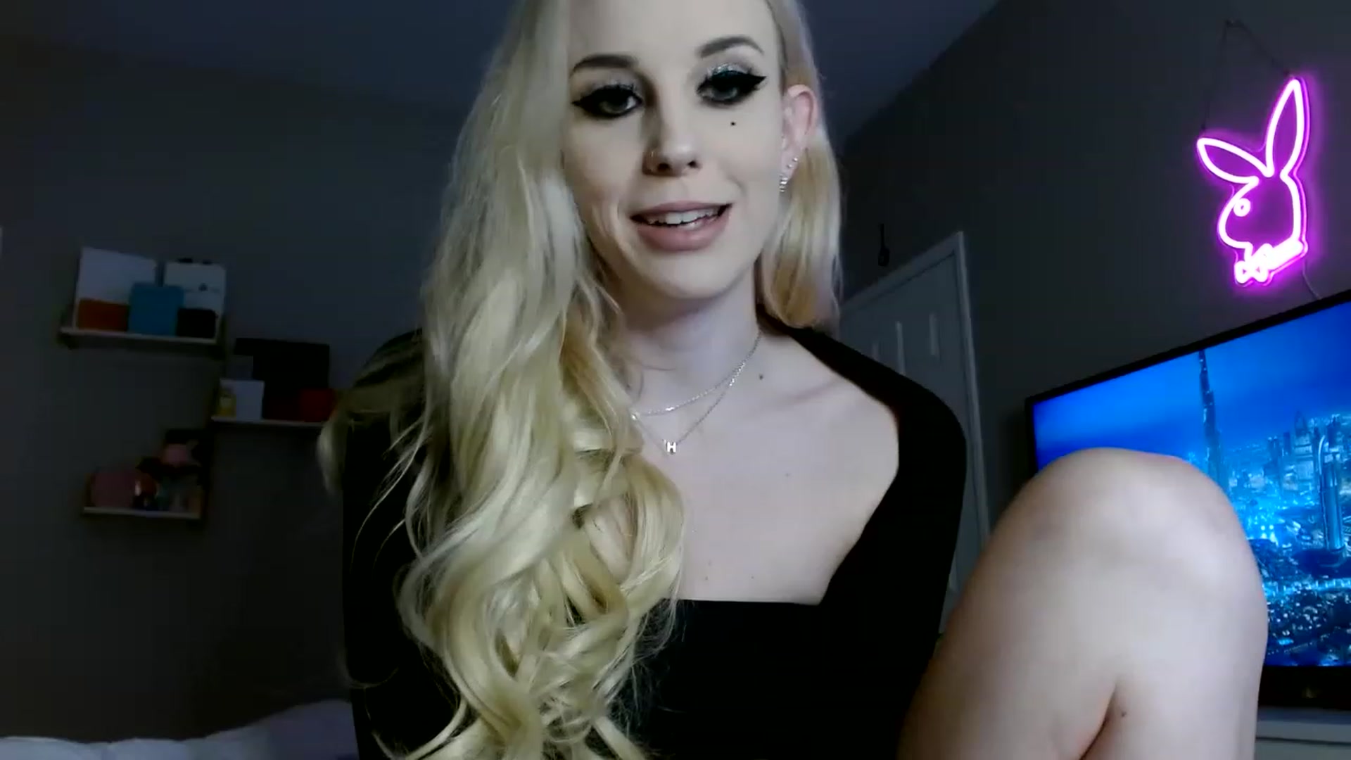 Gallery image thumbnail from AlinaDelaney's myfreecams stream on, 03/24/2023, 17:34 image 18 of 20