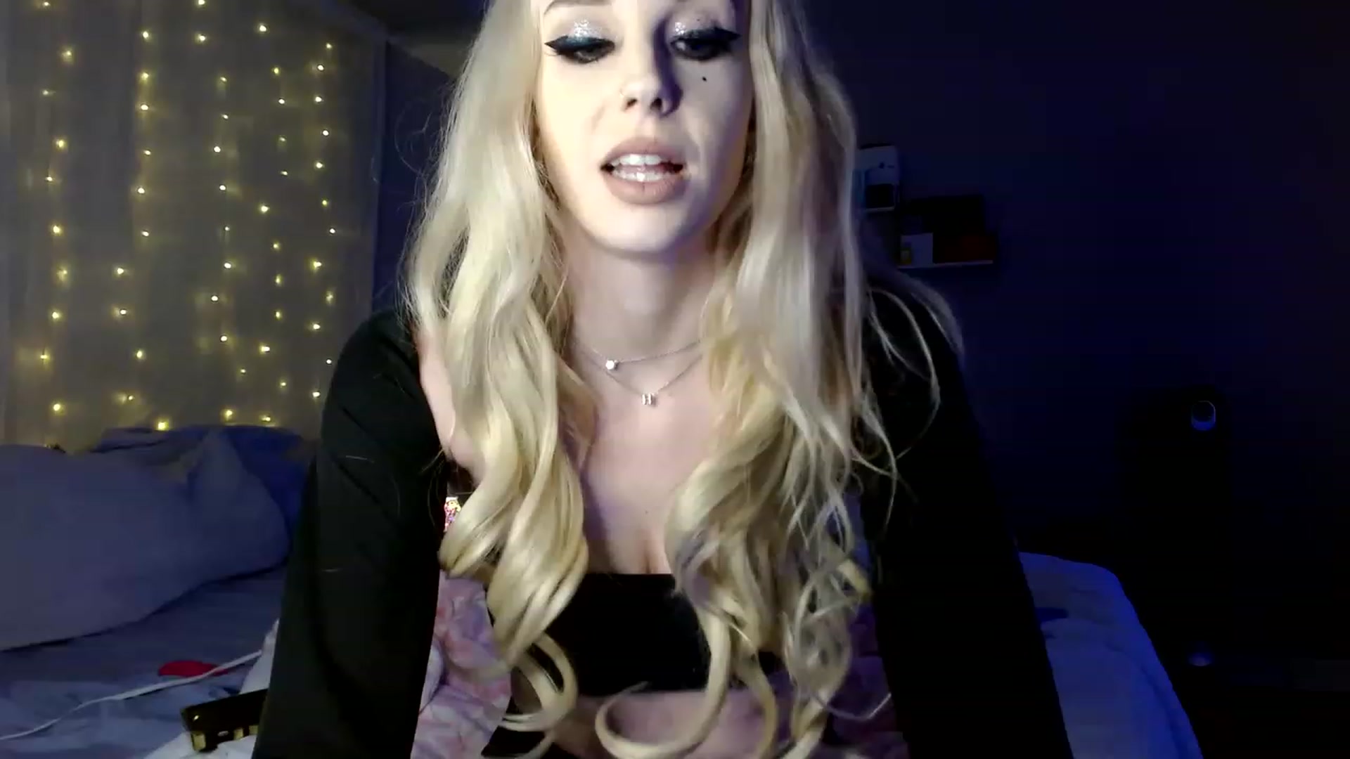 Gallery image thumbnail from AlinaDelaney's myfreecams stream on, 03/24/2023, 21:27 image 6 of 20