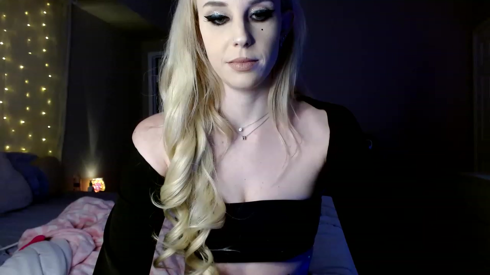 Gallery image thumbnail from AlinaDelaney's myfreecams stream on, 03/24/2023, 21:27 image 16 of 20