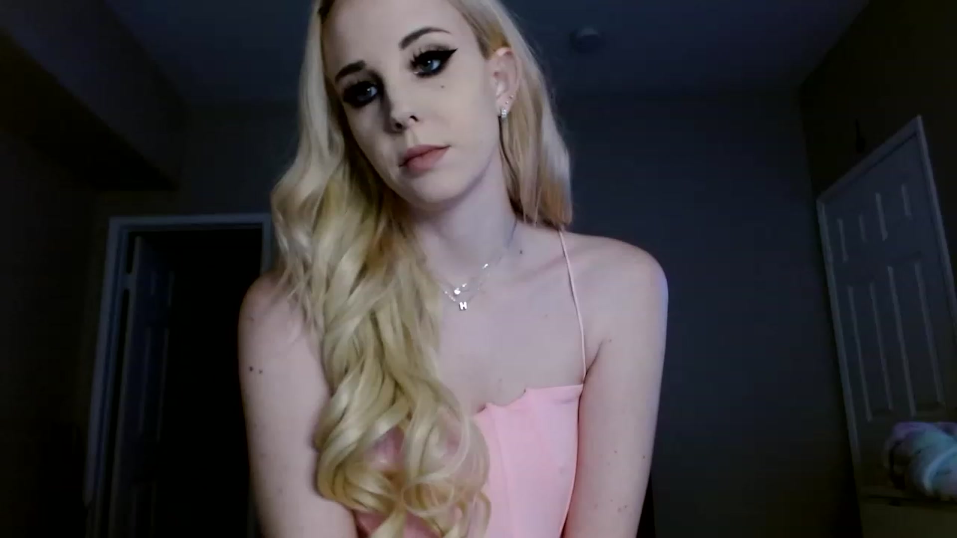 Gallery image thumbnail from AlinaDelaney's myfreecams stream on, 03/28/2023, 17:34 image 1 of 20