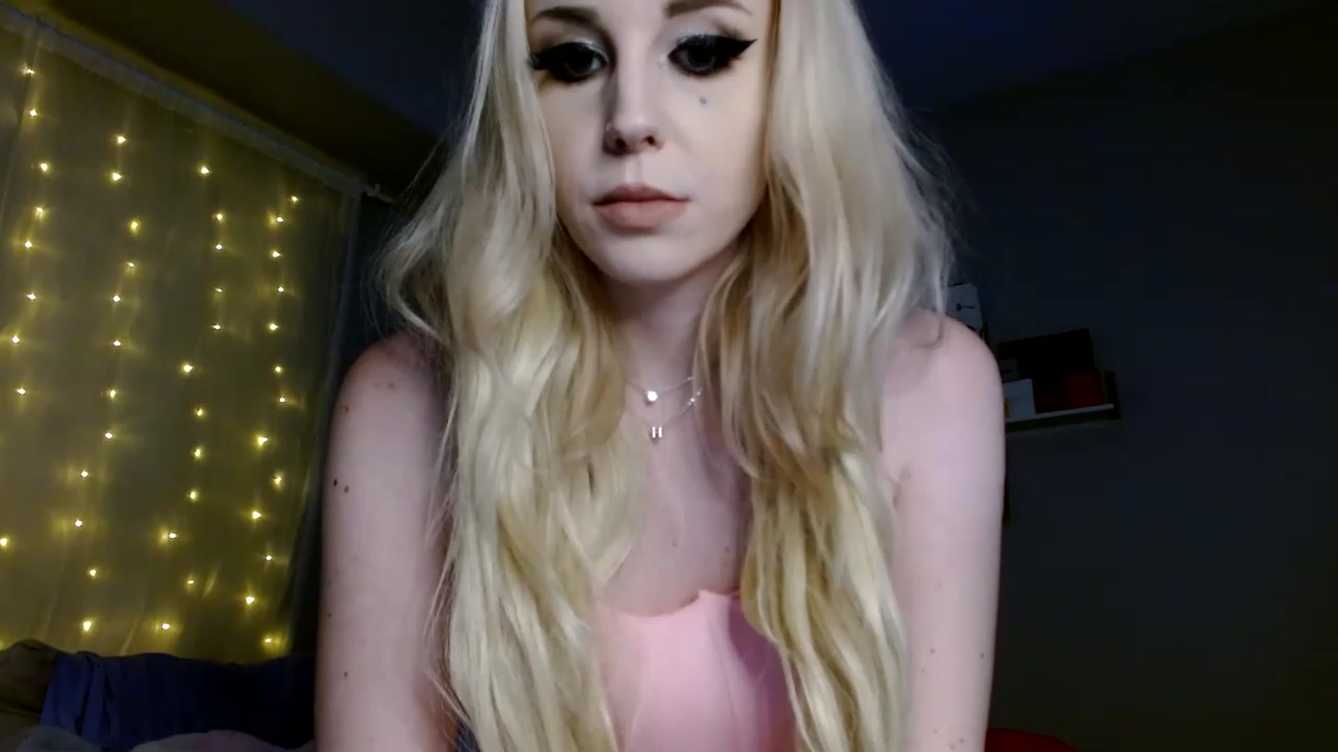 Gallery image thumbnail from AlinaDelaney's myfreecams stream on, 03/29/2023, 21:13 image 4 of 20
