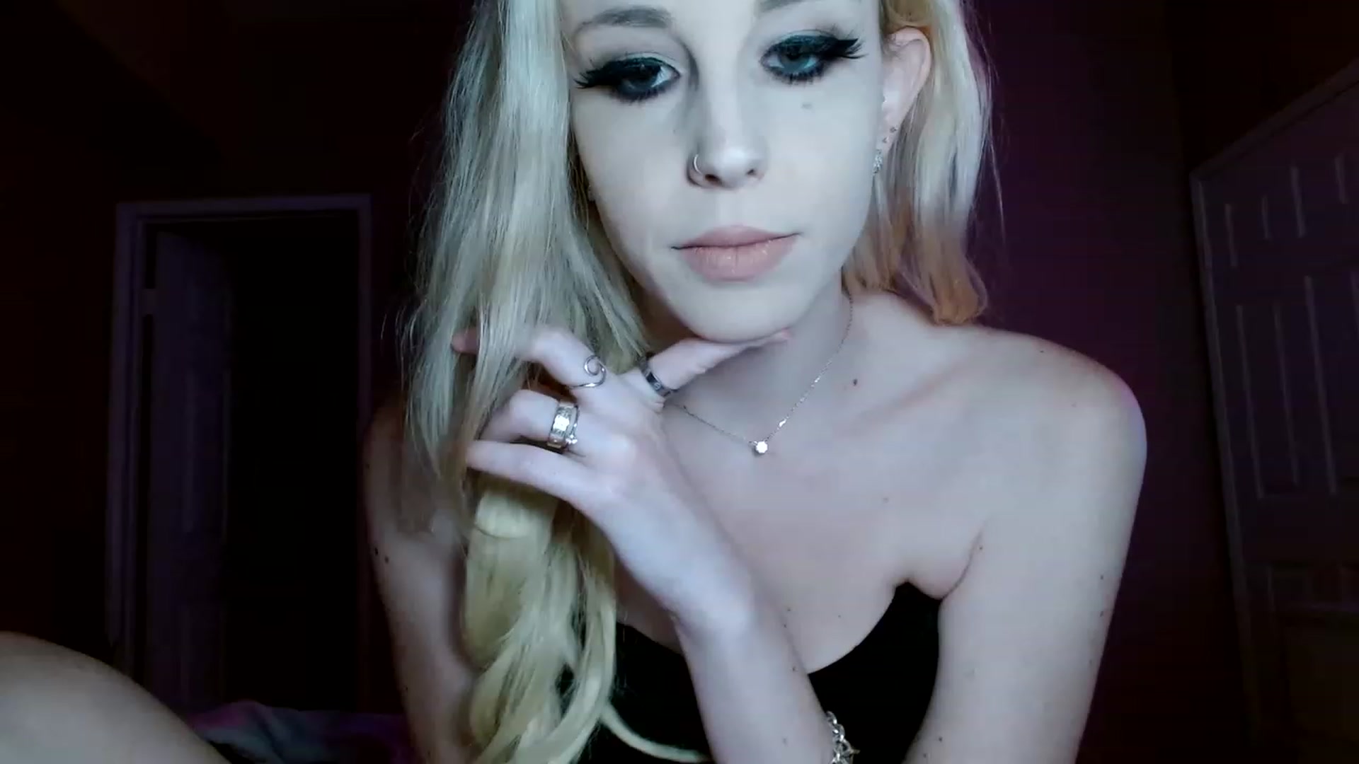 Gallery image thumbnail from AlinaDelaney's myfreecams stream on, 04/26/2023, 18:14 image 1 of 20