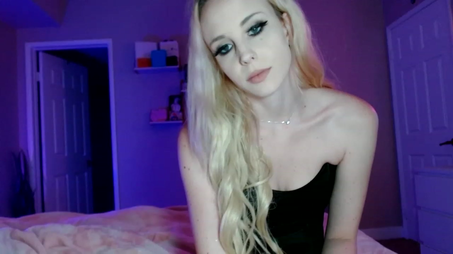 Gallery image thumbnail from AlinaDelaney's myfreecams stream on, 04/26/2023, 20:44 image 6 of 20