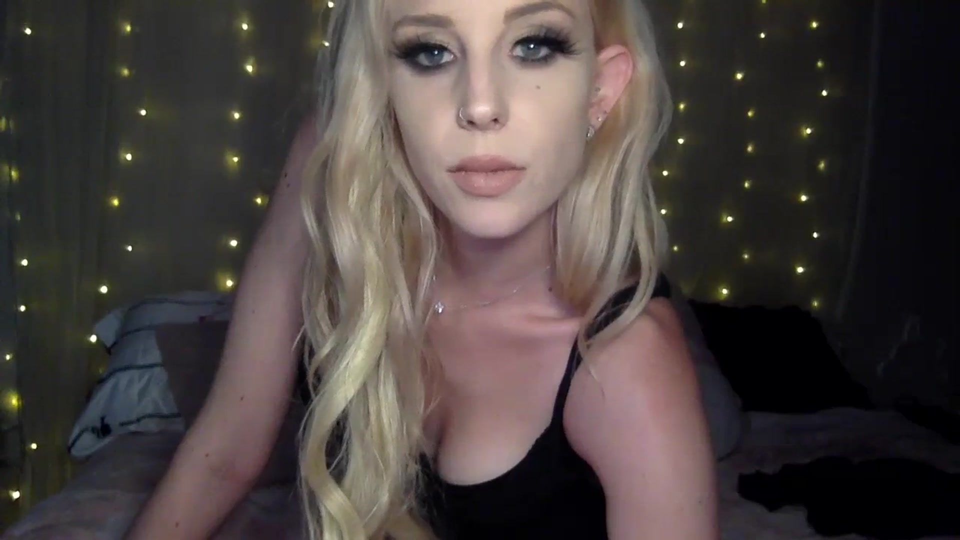 Gallery image thumbnail from AlinaDelaney's myfreecams stream on, 08/21/2023, 20:48 image 2 of 20