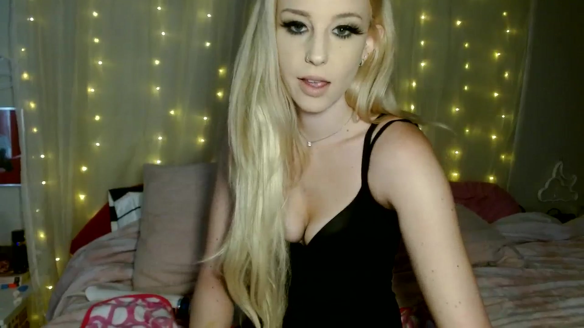 Gallery image thumbnail from AlinaDelaney's myfreecams stream on, 08/23/2023, 17:24 image 5 of 20