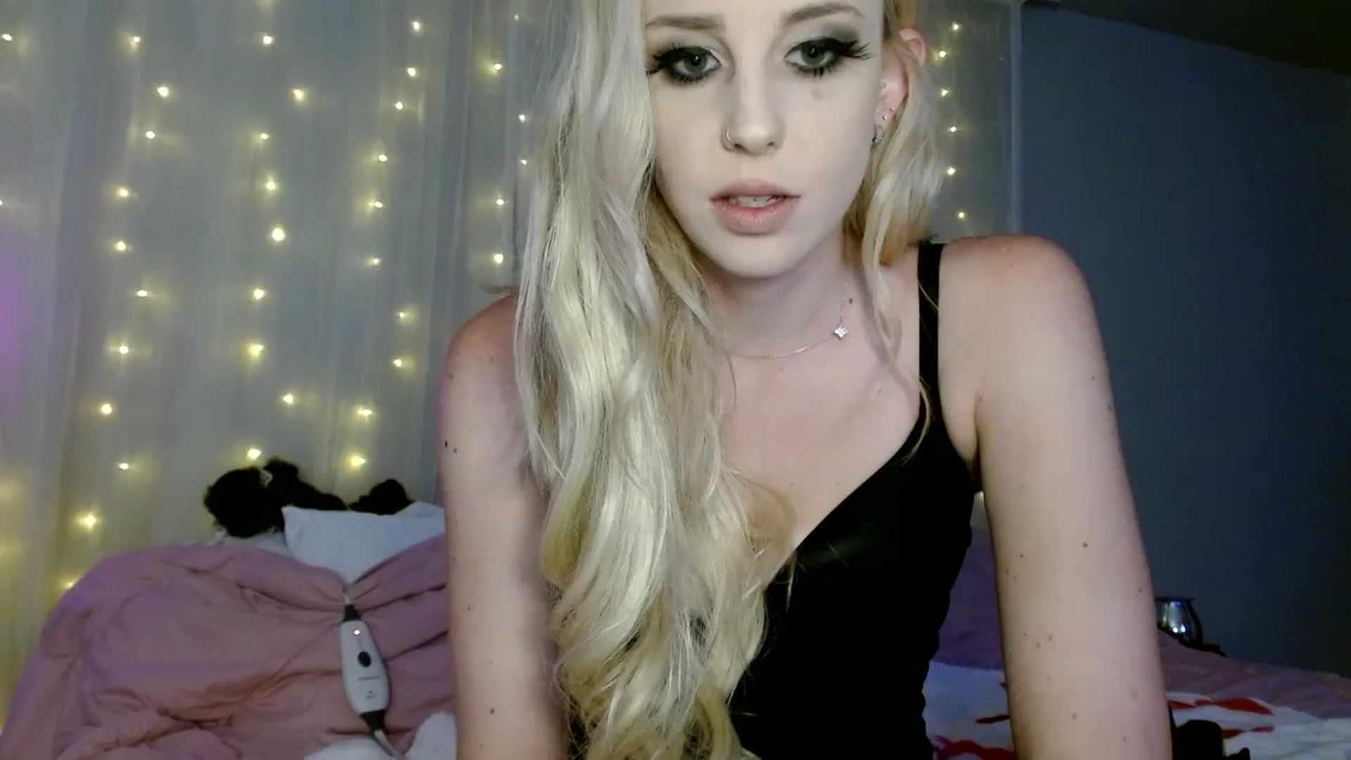 Gallery image thumbnail from AlinaDelaney's myfreecams stream on, 08/30/2023, 17:03 image 18 of 20