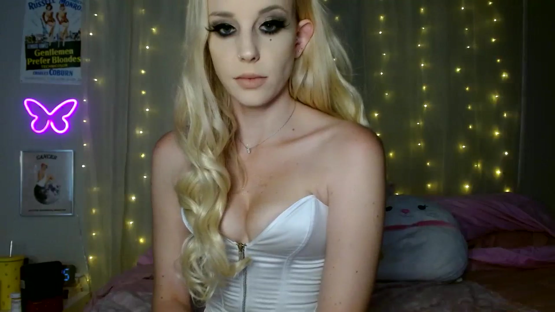 Gallery image thumbnail from AlinaDelaney's myfreecams stream on, 10/12/2023, 18:15 image 16 of 20