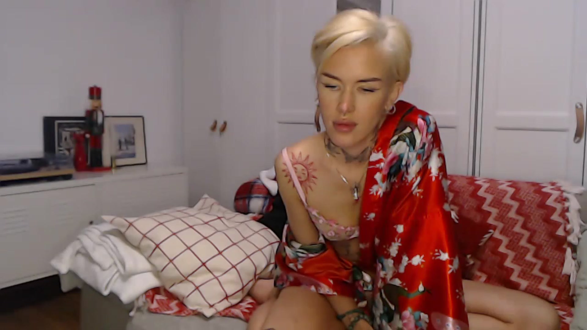 Gallery image thumbnail from AlinaDragon's myfreecams stream on, 12/06/2022, 07:07 image 7 of 20