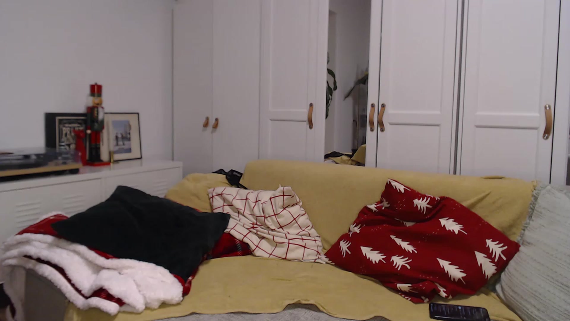 Gallery image thumbnail from AlinaDragon's myfreecams stream on, 12/30/2022, 07:10 image 10 of 20