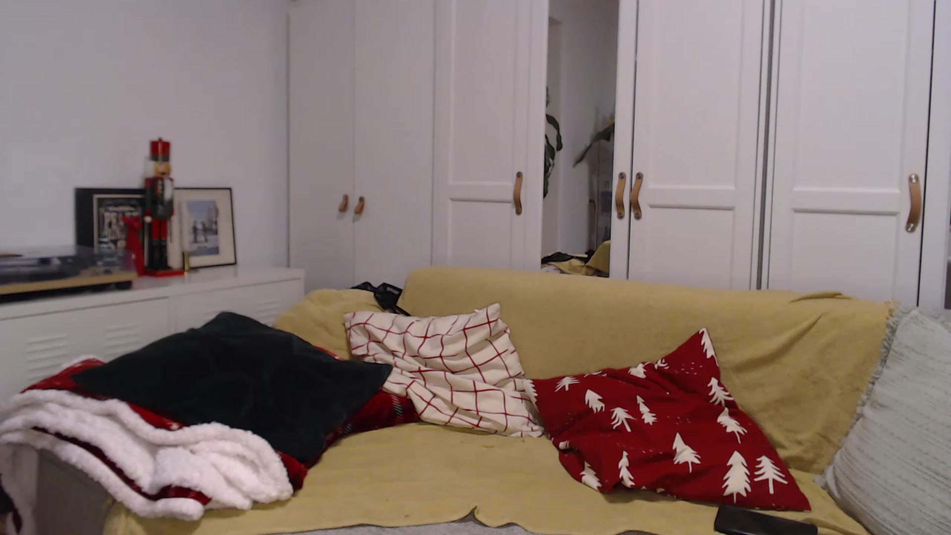 Gallery image thumbnail from AlinaDragon's myfreecams stream on, 12/30/2022, 07:10 image 1 of 20