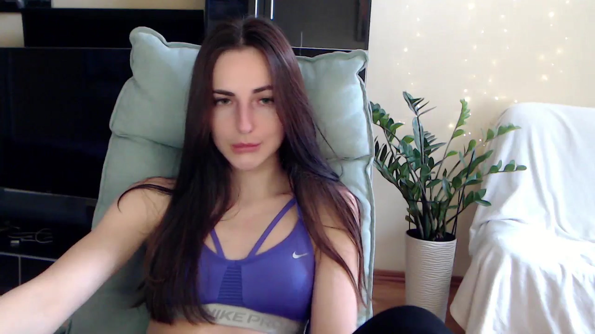 Gallery image thumbnail from AlinaJames's myfreecams stream on, 11/06/2023, 12:46 image 8 of 20
