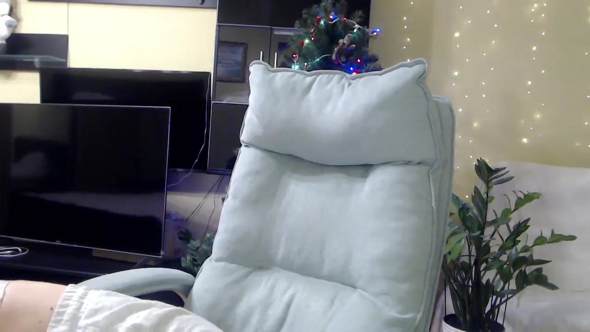 Gallery image thumbnail from AlinaJames's myfreecams stream on, 11/25/2023, 16:57 image 20 of 20