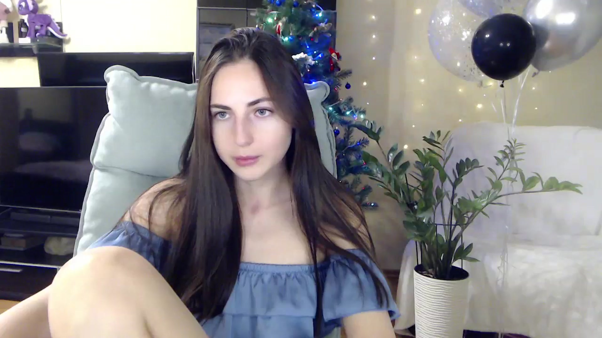 Gallery image thumbnail from AlinaJames's myfreecams stream on, 12/26/2023, 14:31 image 10 of 20